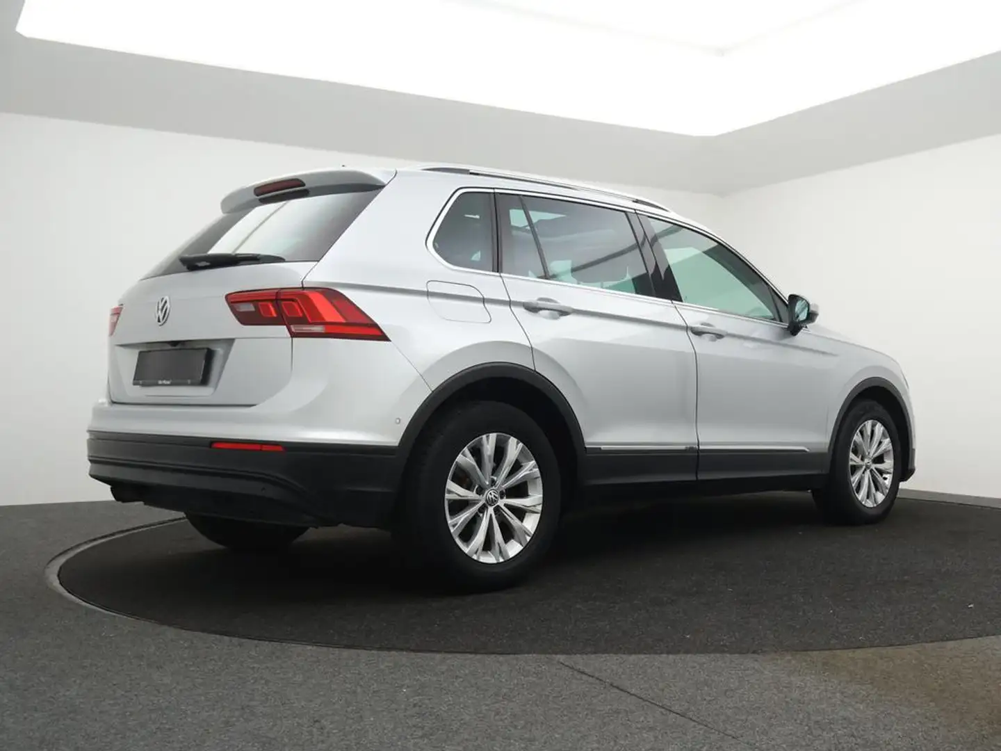 Volkswagen Tiguan 1.4TSI 125PK *PANO DAK*NAVI*BLTH*ZETELVERWARMING*. Zilver - 2