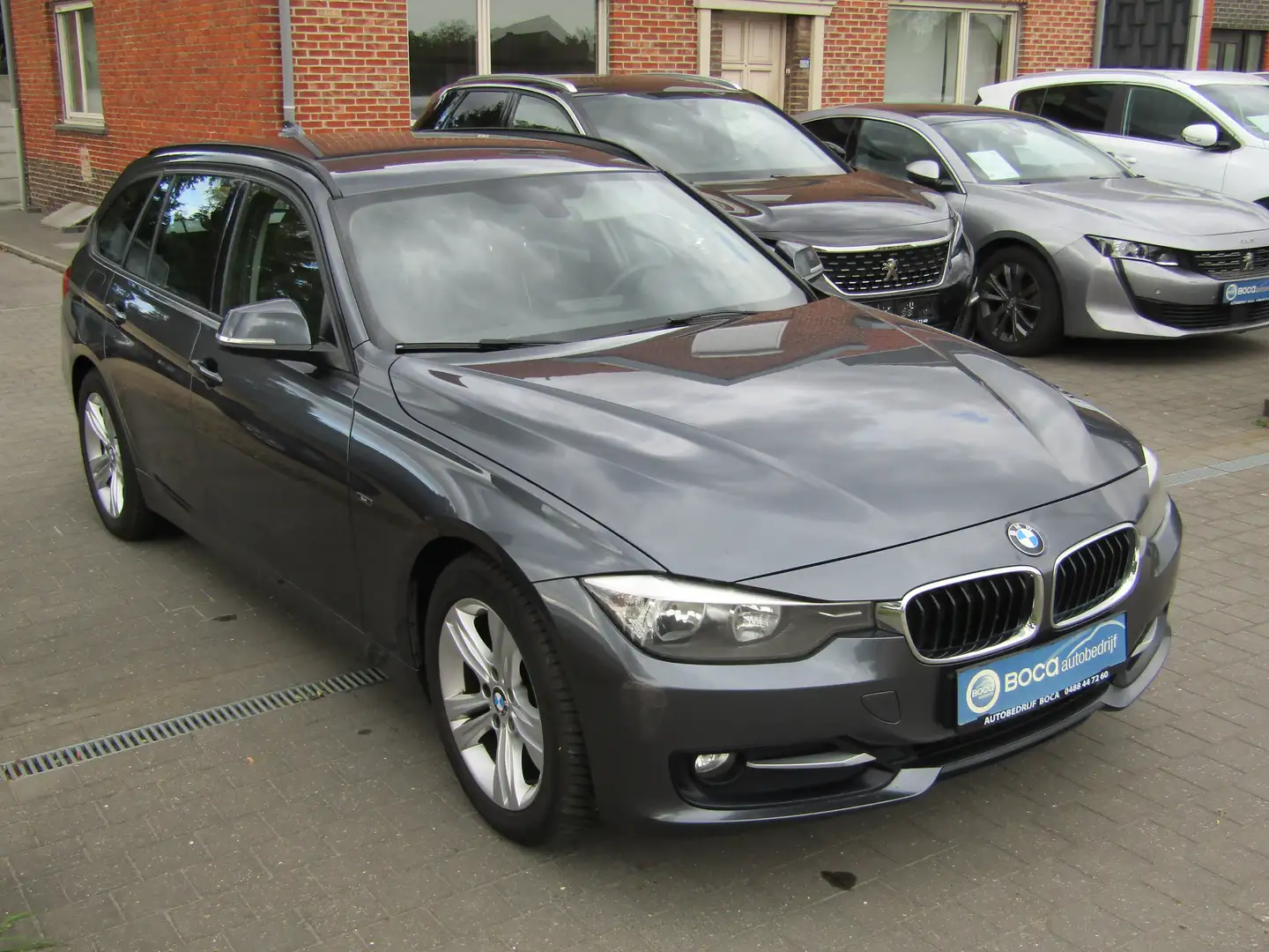 BMW 318 318d Touring Aut. Sport Line Gris - 2