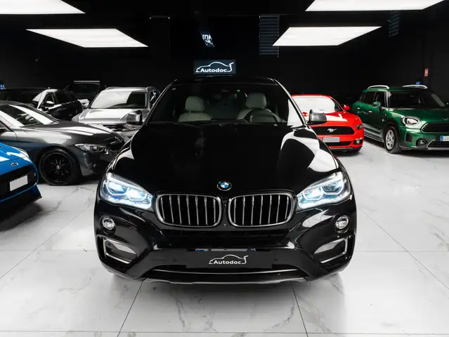 BMW X6 view 2