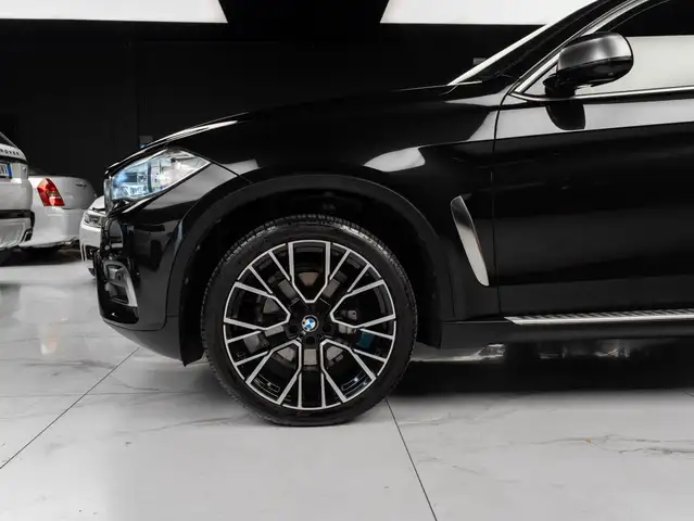 BMW X6 view 17