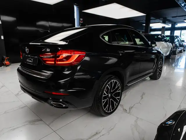 BMW X6 view 4