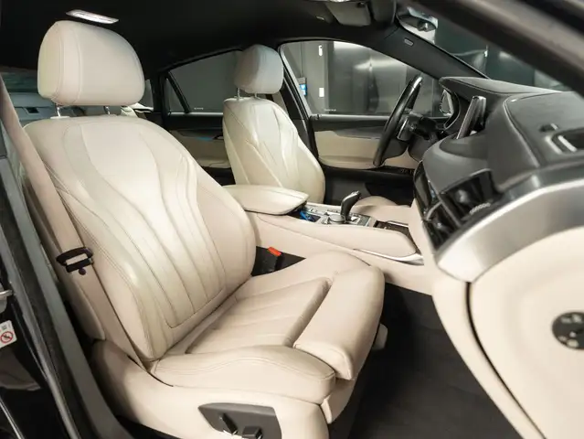 BMW X6 view 13