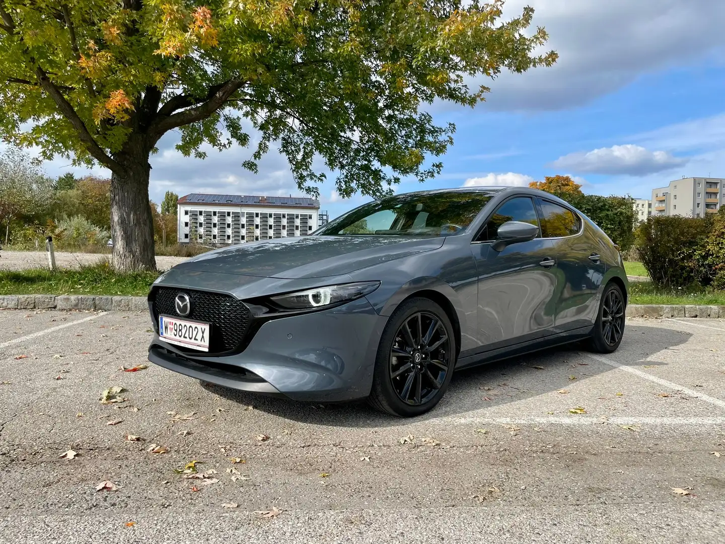 Mazda 3 Mazda 3 Skyactiv-X180 GT+/SO/PR GT+/SO/PR Grau - 2