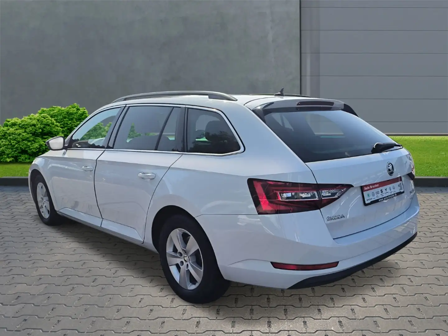 Skoda Superb Combi Ambition 4x4 2.0 TDI+Navi+Alufelgen+Xenon+FS Weiß - 2