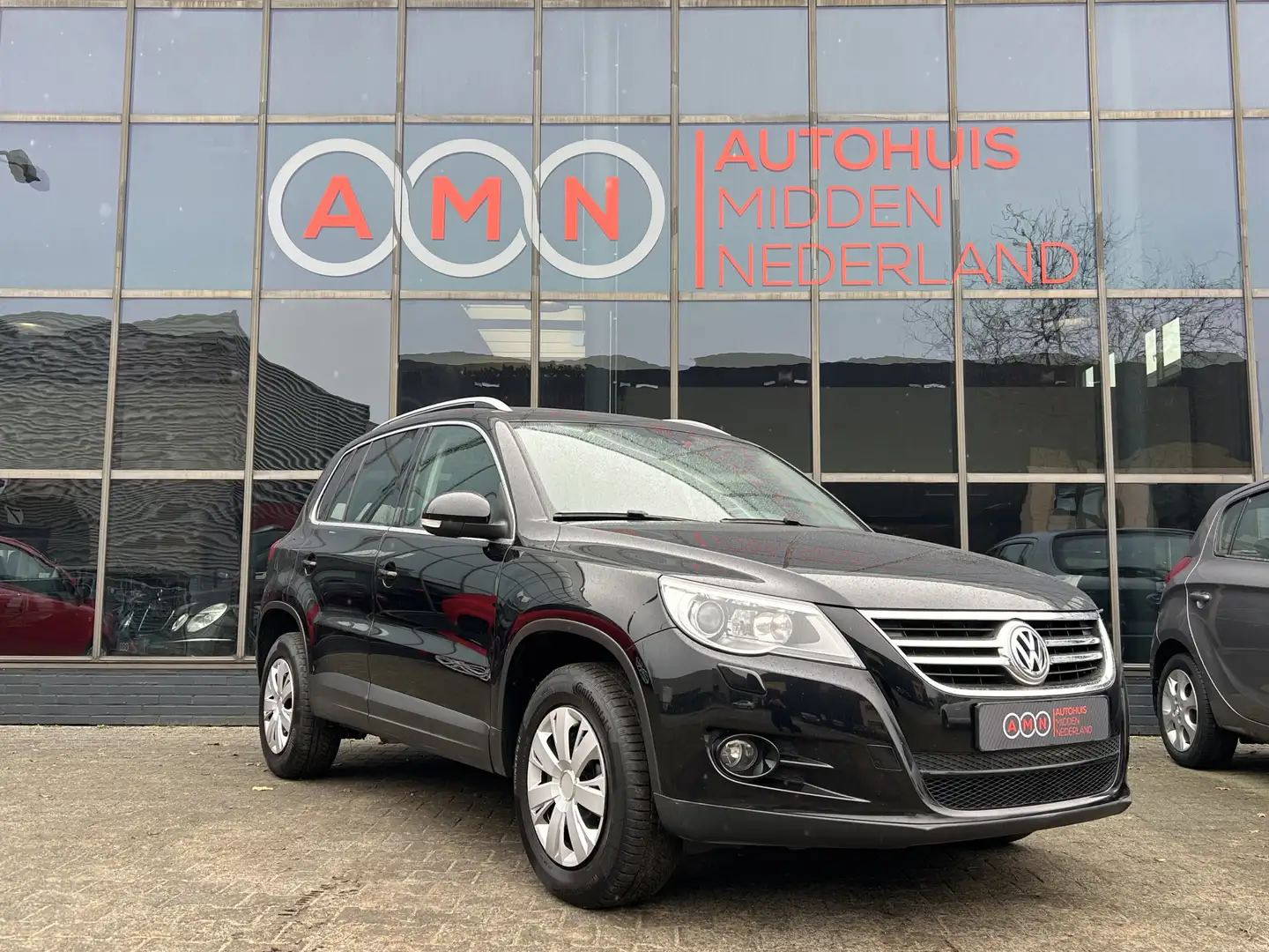 Volkswagen Tiguan 2.0 TSI Track&Field 4Motion Чёрный - 2