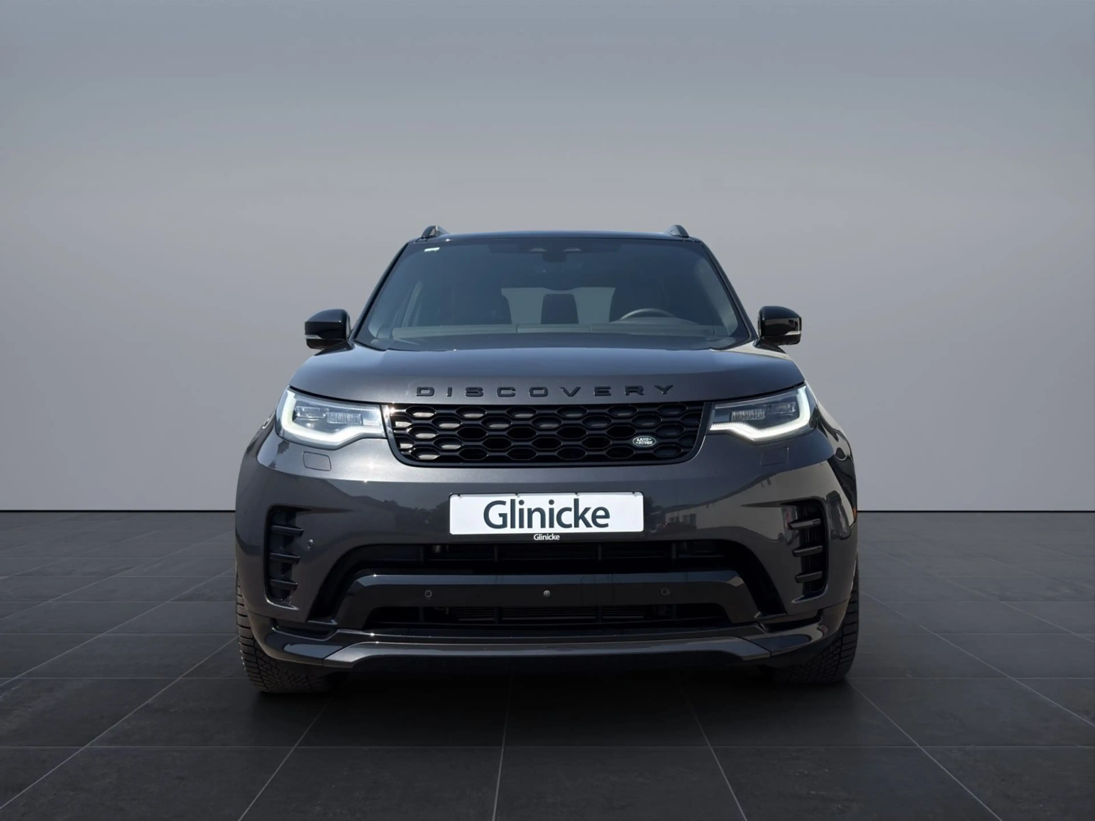 Land Rover Discovery D350 Dynamic SE AHK Winter Pack Pano — photo 8