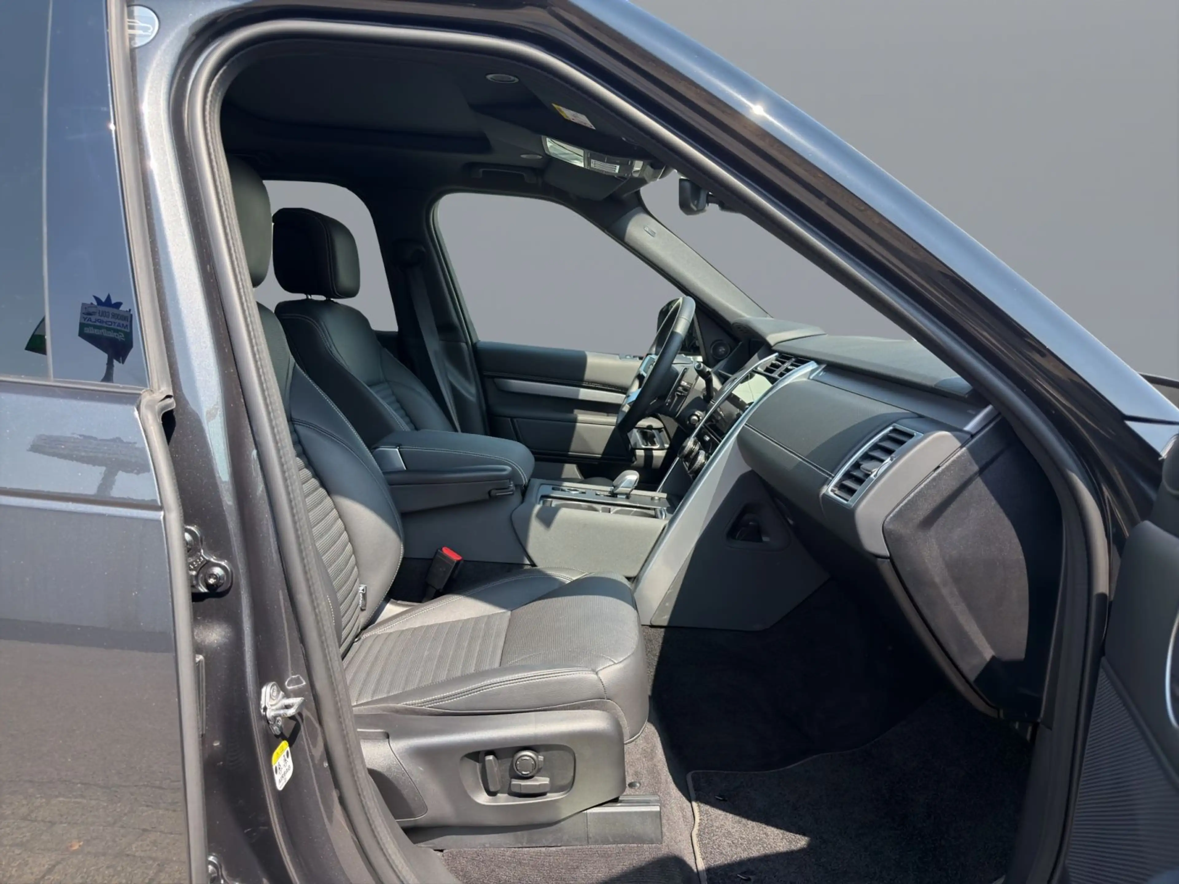 Land Rover Discovery D350 Dynamic SE AHK Winter Pack Pano — photo 3