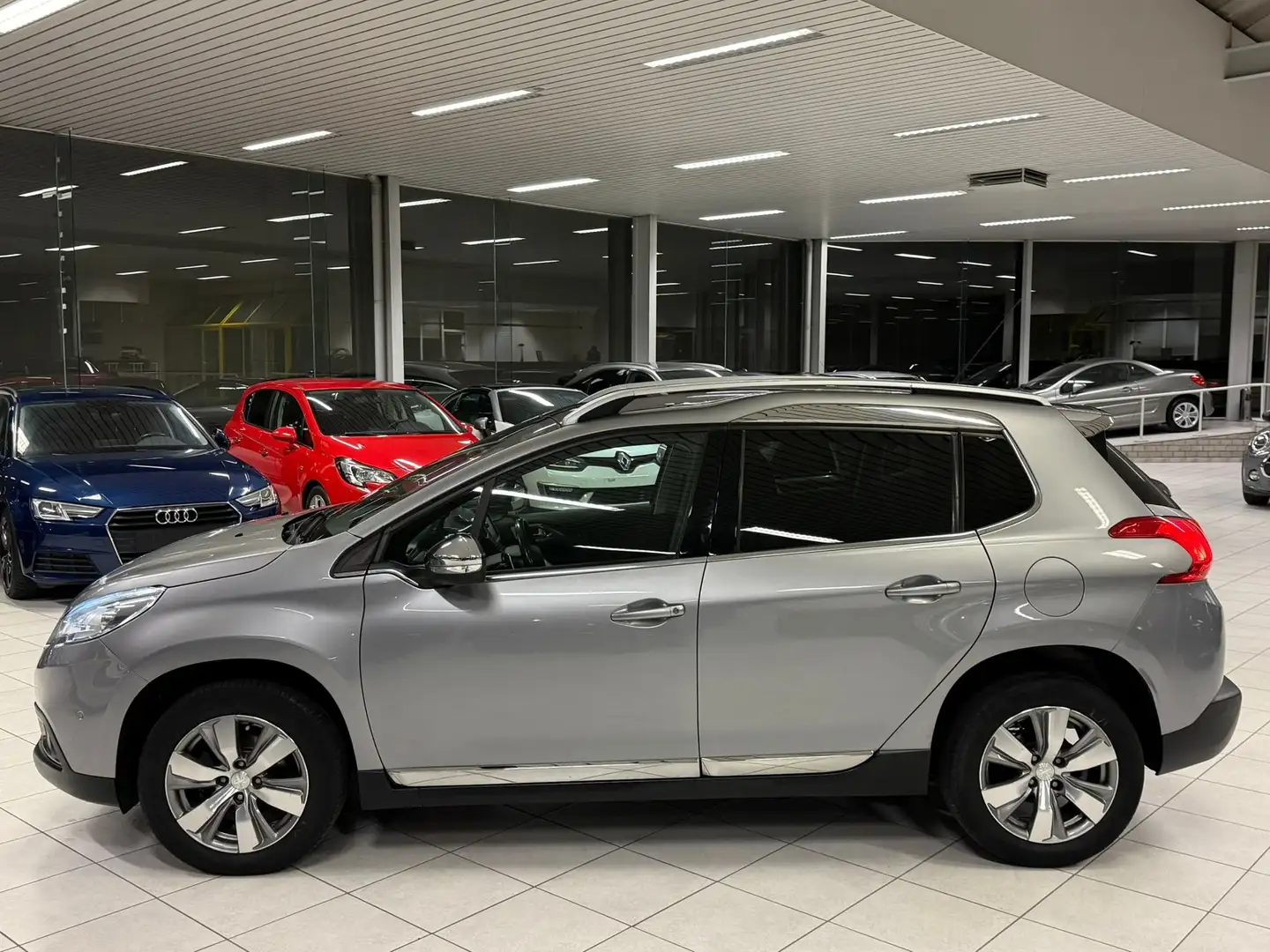 Peugeot 2008 1.6HDI 68kw Autom Euro 5 Année 2014, 113.000Km Grijs - 2