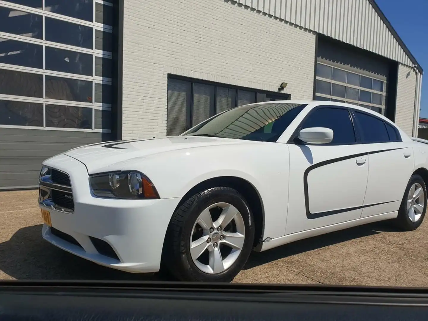 Dodge Charger 3,6 liter V6 298PK Automaat Blanco - 1
