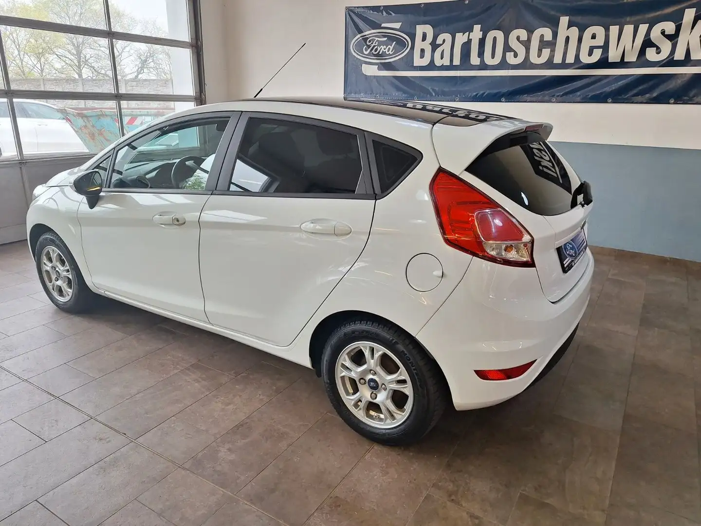 Ford Fiesta Sync Edition Blanc - 2