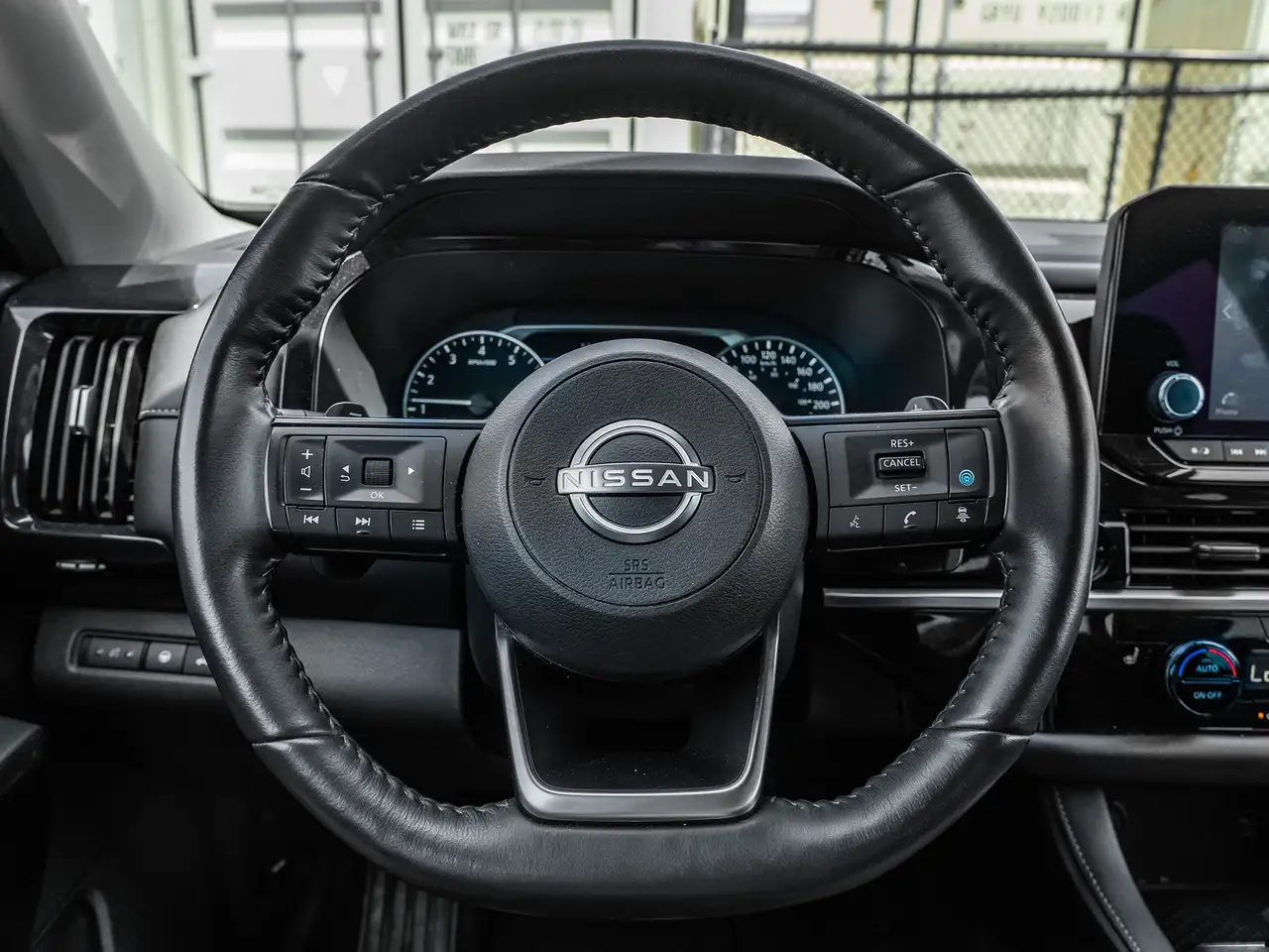 Nissan Pathfinder снимка Nissan Pathfinder