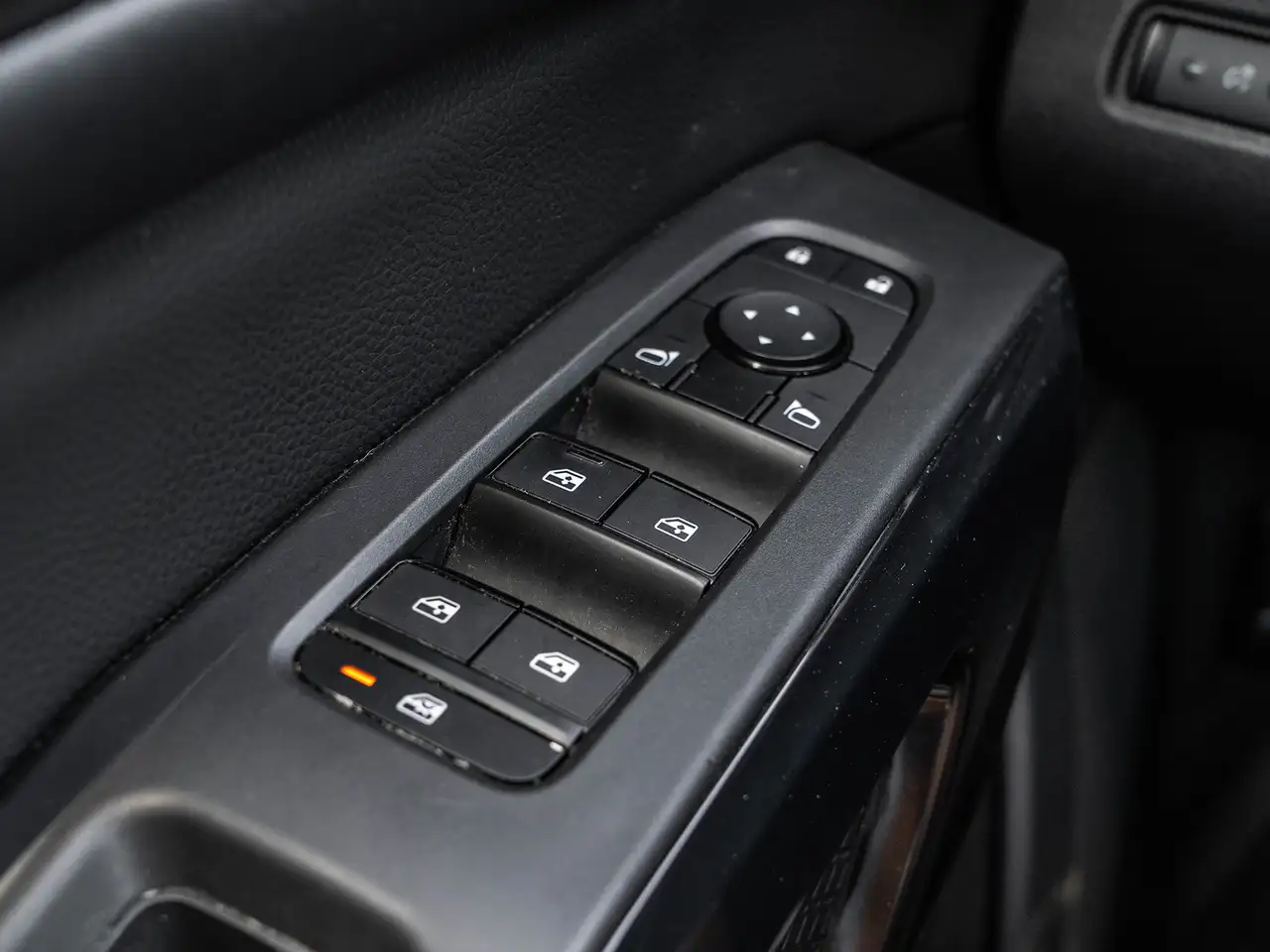 Nissan Pathfinder снимка Nissan Pathfinder