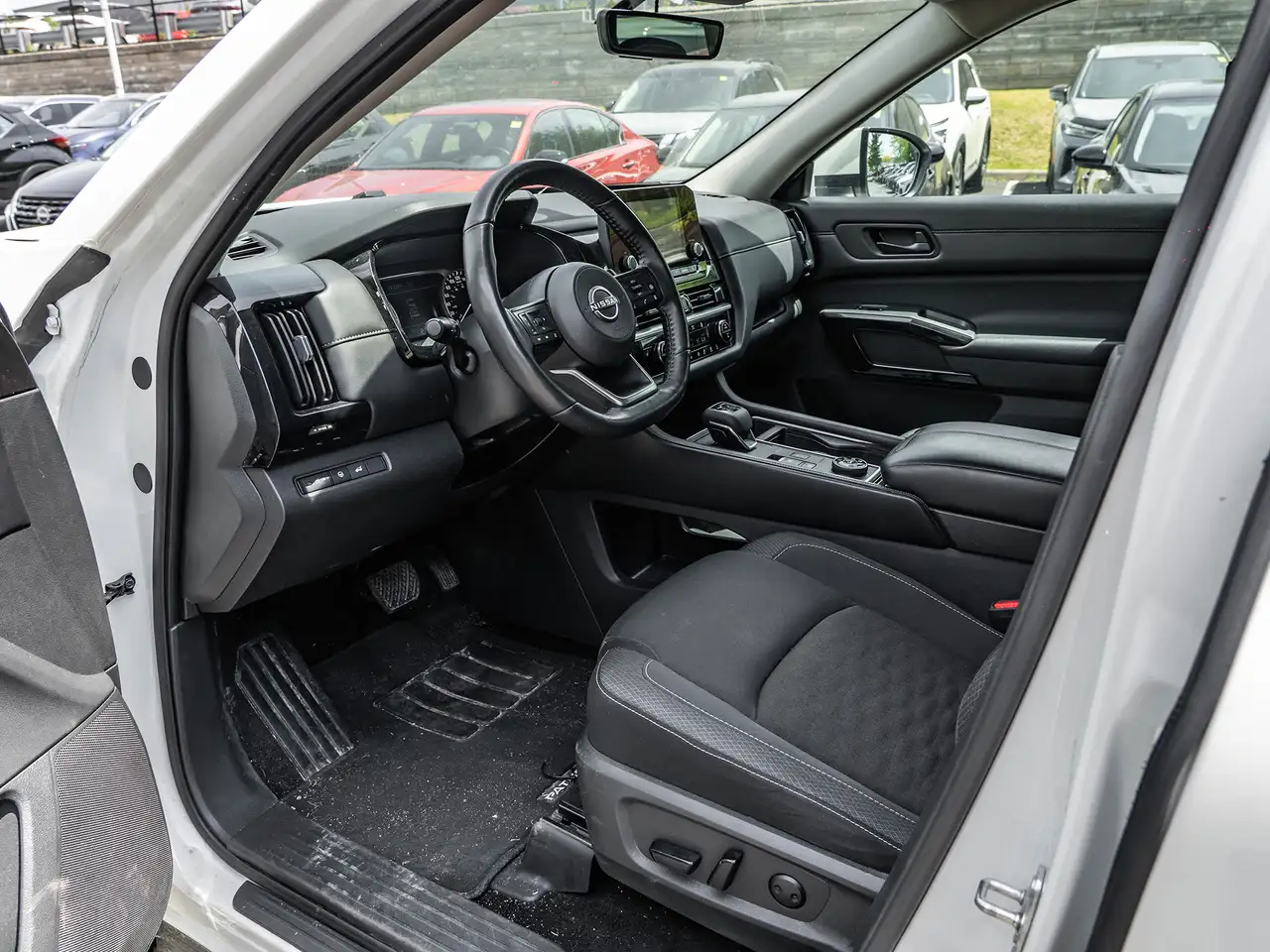 Nissan Pathfinder снимка Nissan Pathfinder