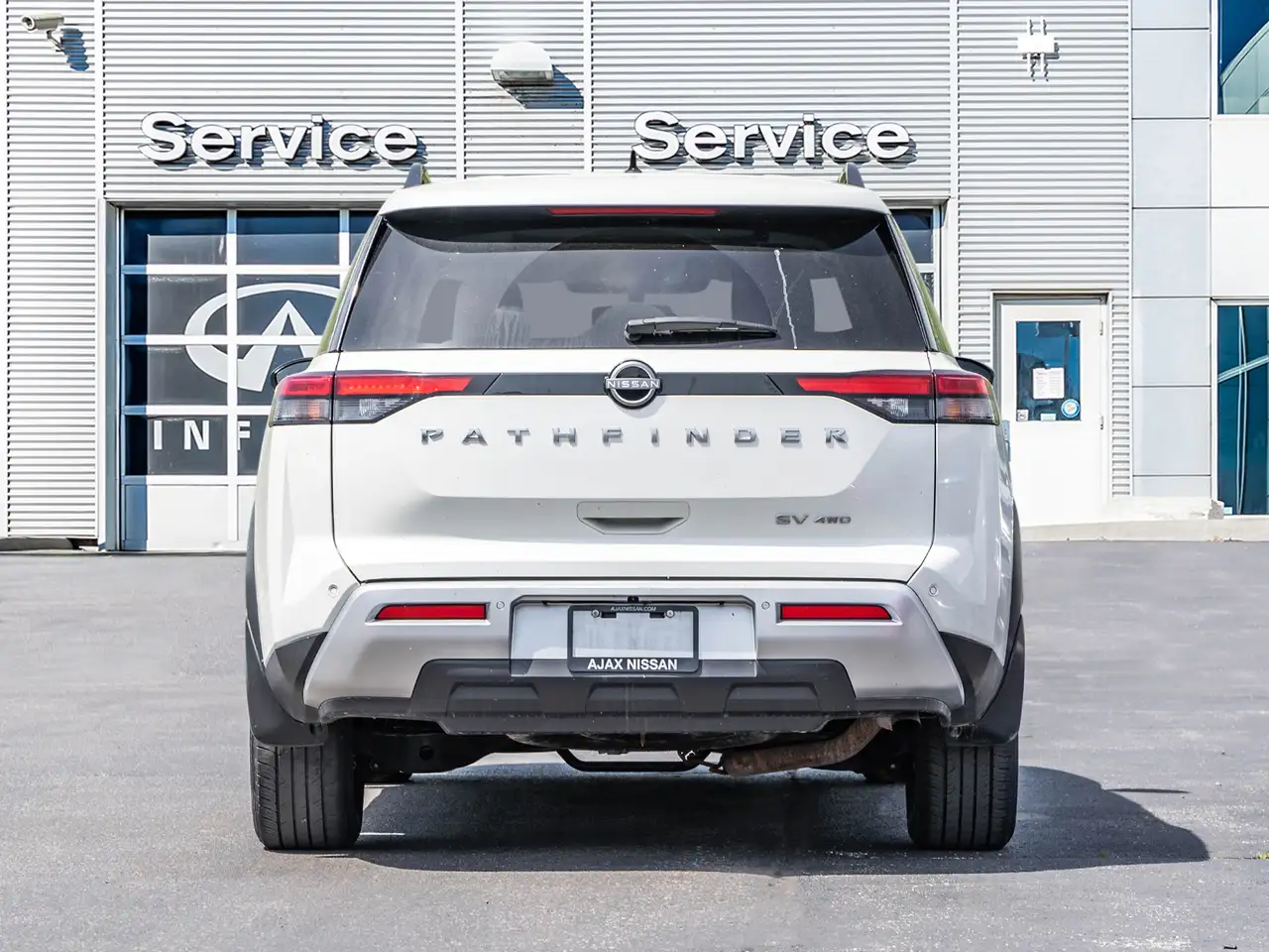 Nissan Pathfinder снимка Nissan Pathfinder