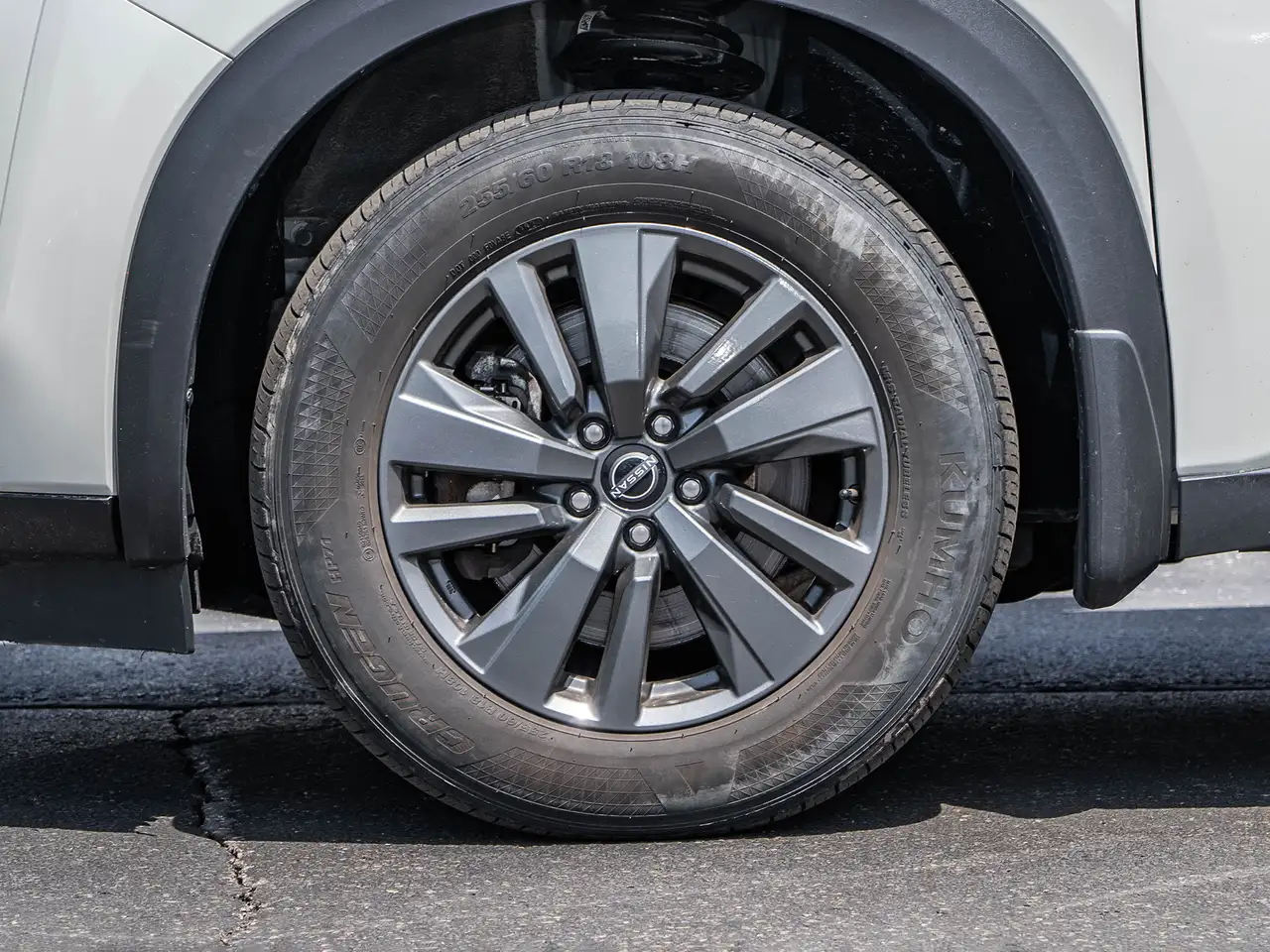 Nissan Pathfinder снимка Nissan Pathfinder
