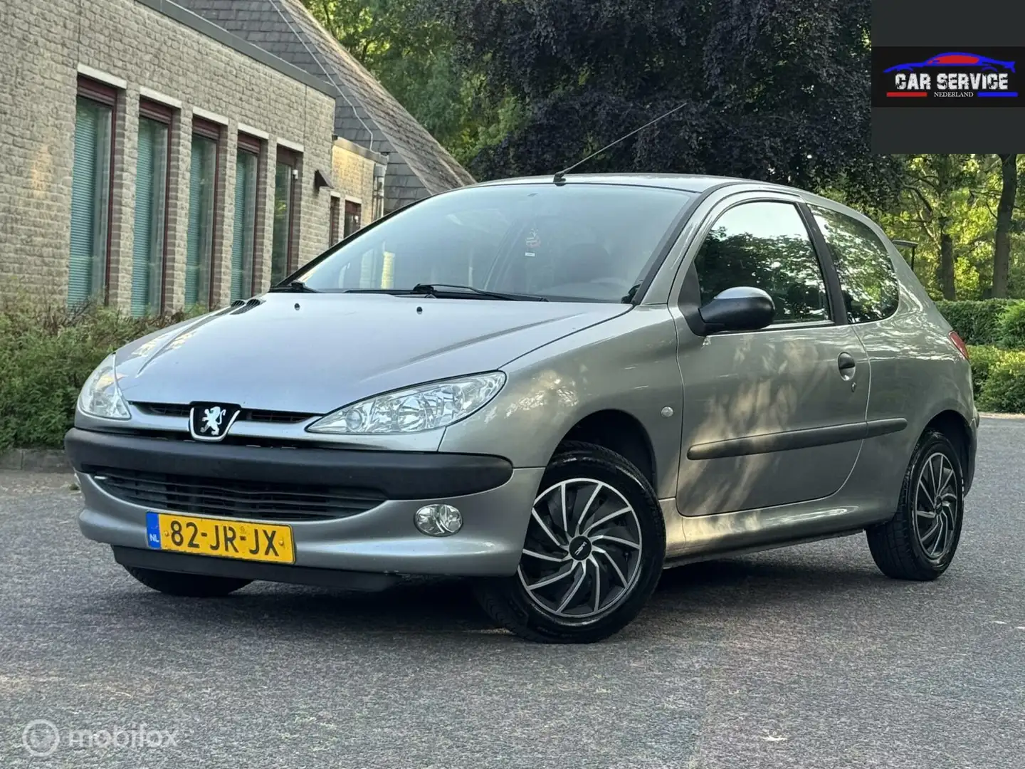 Peugeot 206 1.4 Gentry Premium AUTOMAAT/NWE APK/NAP Gris - 1