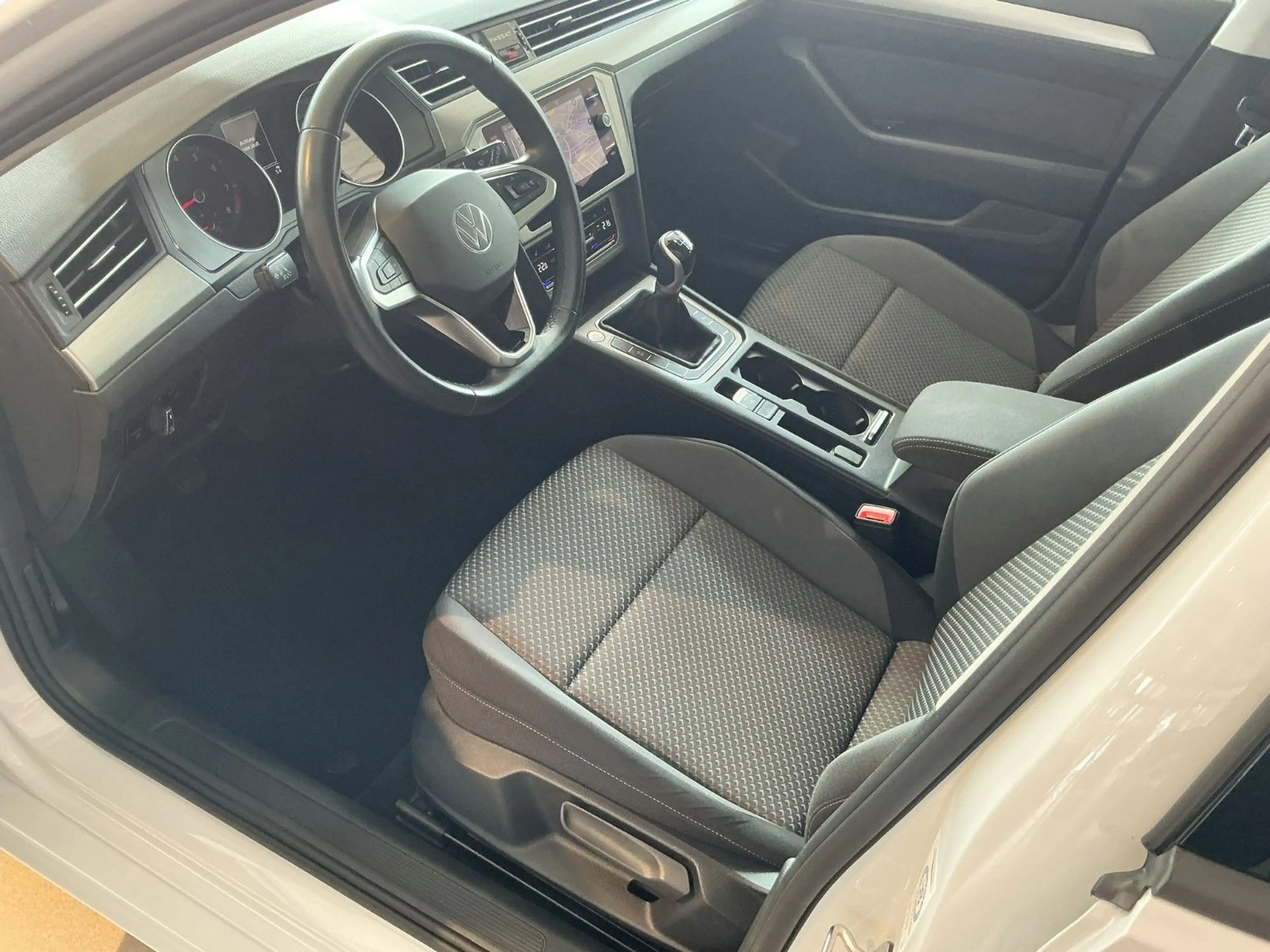 Volkswagen Passat Variant 1.5 TSI Conceptline *Navi*Kamera* — photo 11