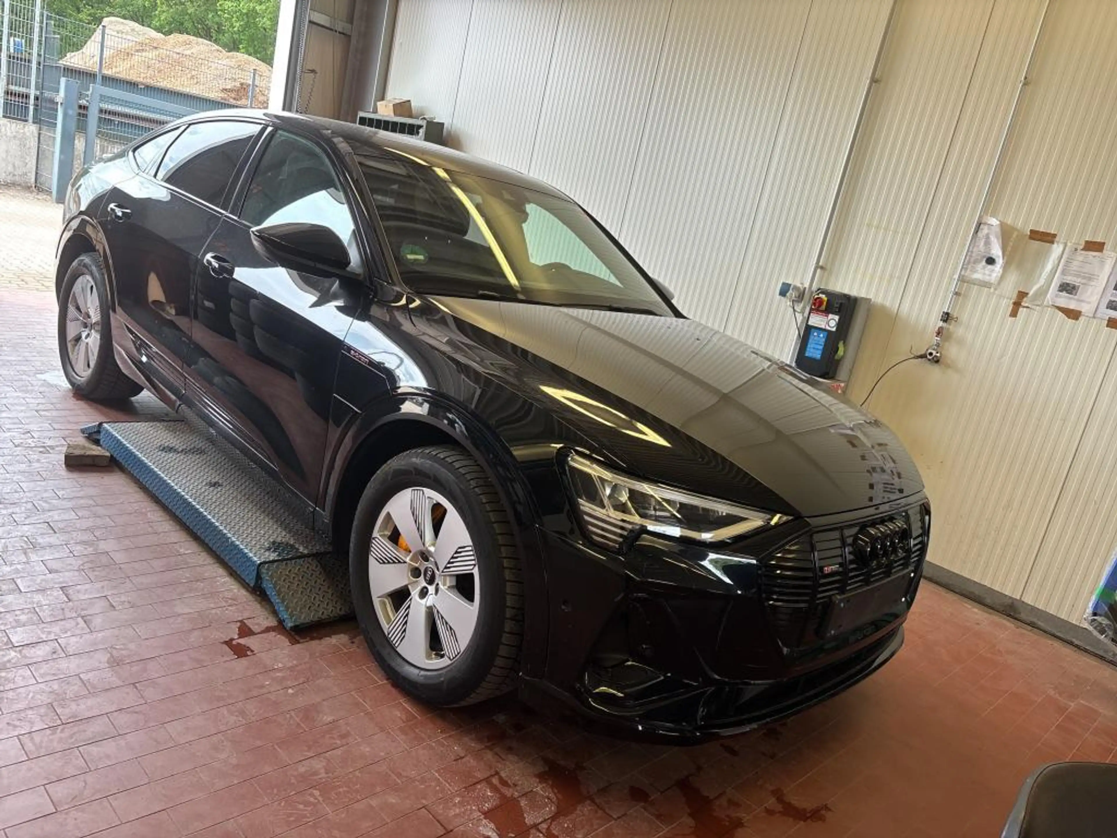 Audi e-tron Sportback 55 2x S line BLACK EDITION PANO — photo 5