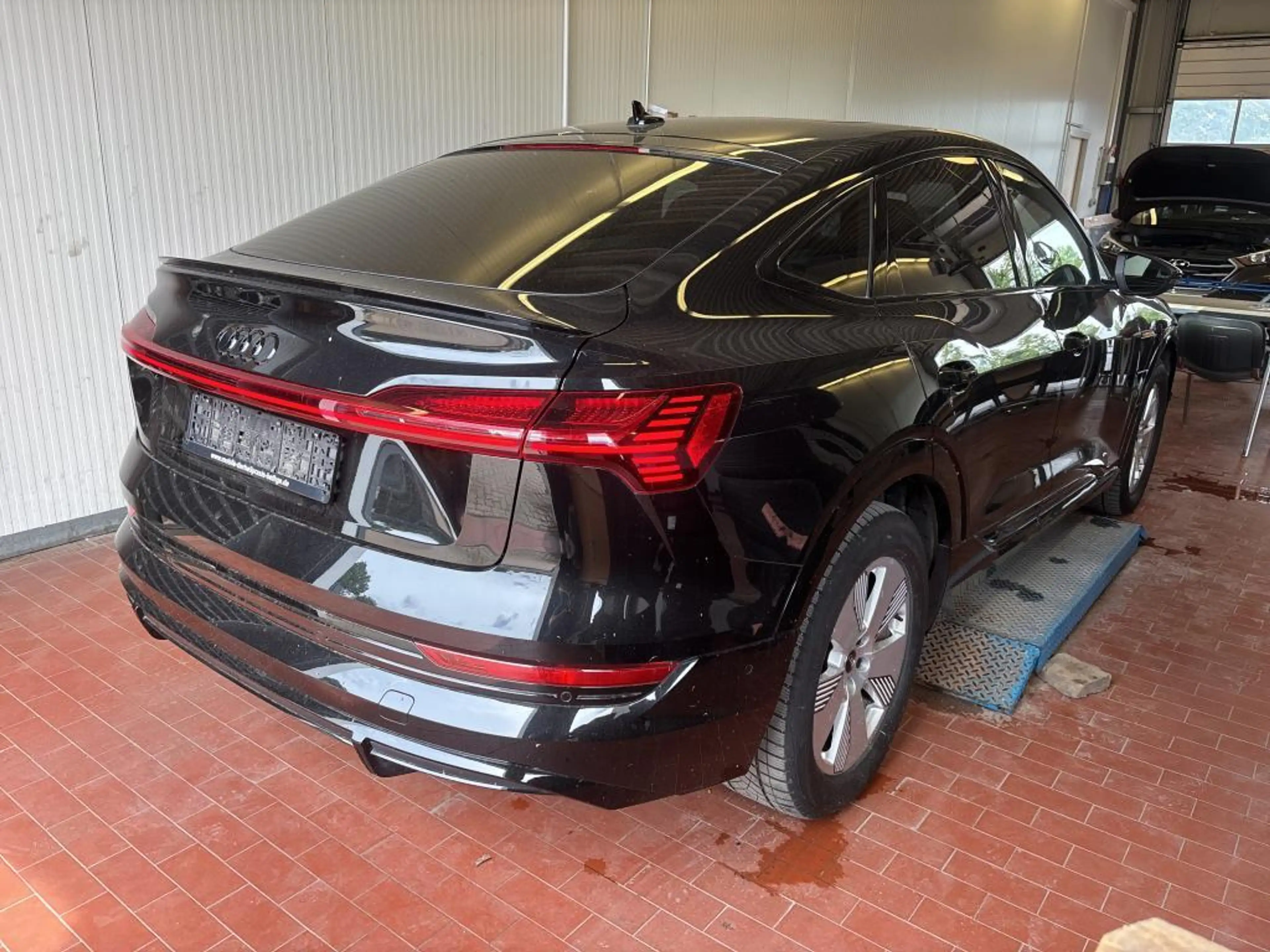 Audi e-tron Sportback 55 2x S line BLACK EDITION PANO — photo 7