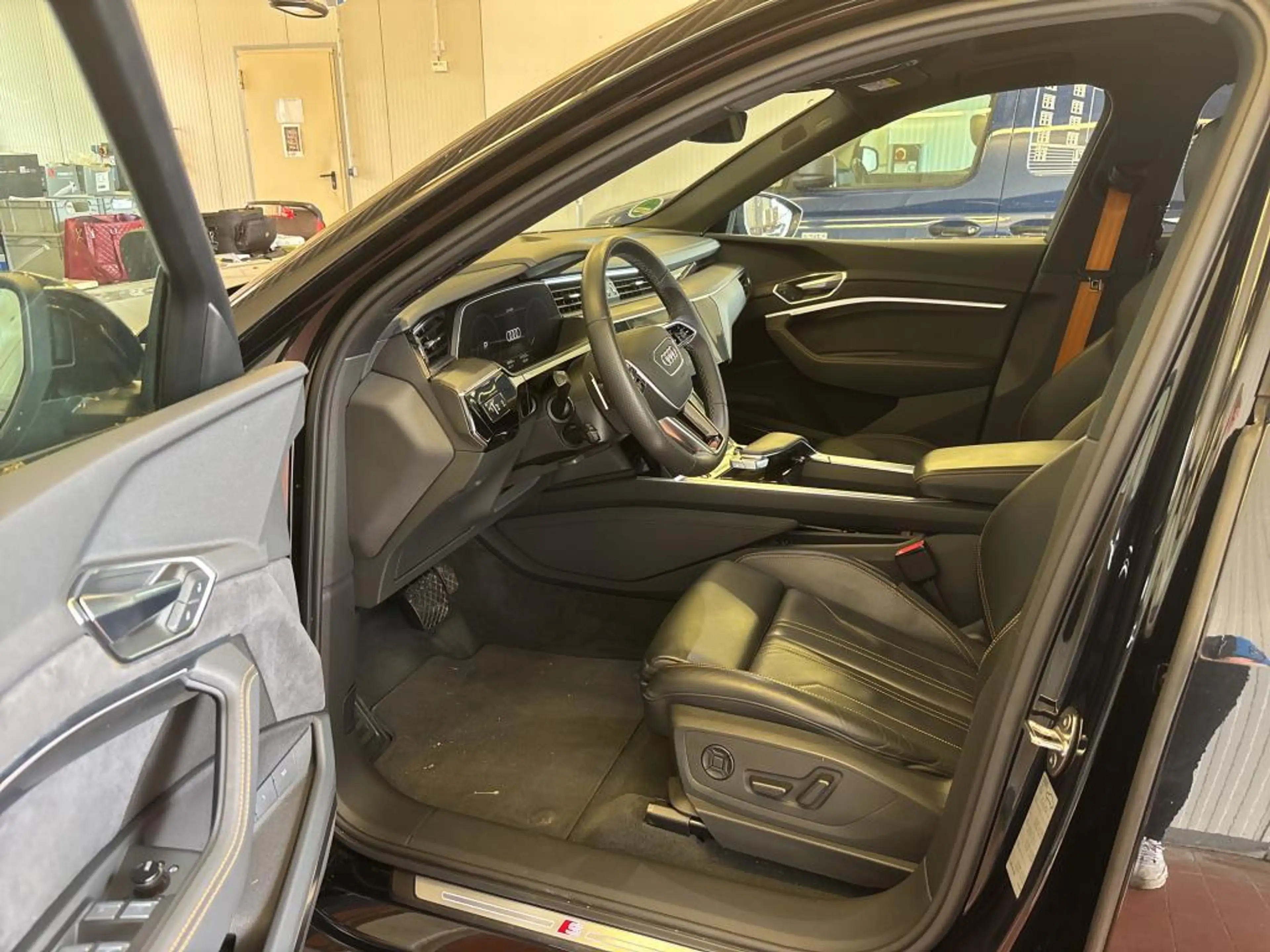 Audi e-tron Sportback 55 2x S line BLACK EDITION PANO — photo 10