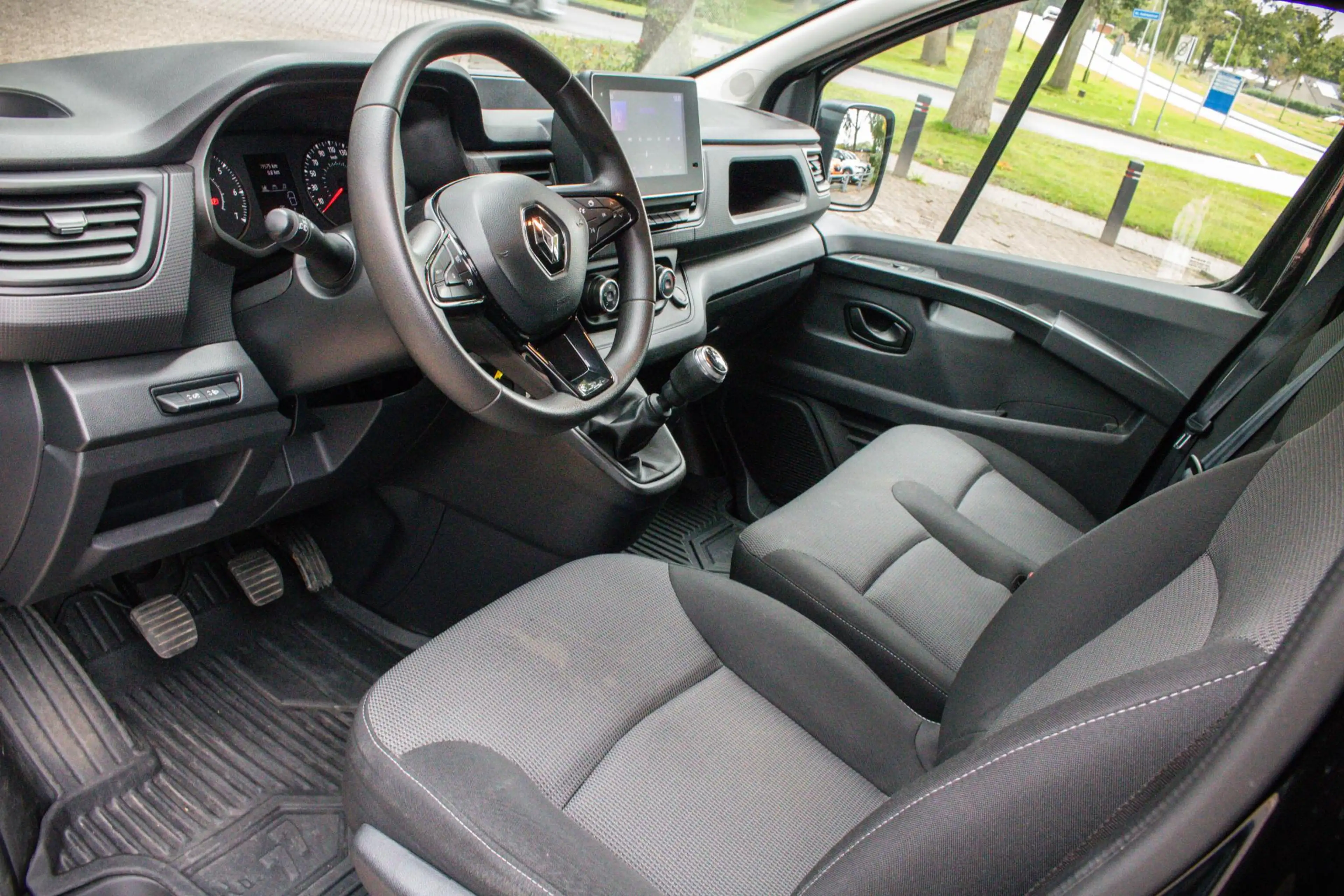Renault Trafic 2.0 dCi 110 T29 L1H1 Comfort | Rijklaar | Airco | — photo 2