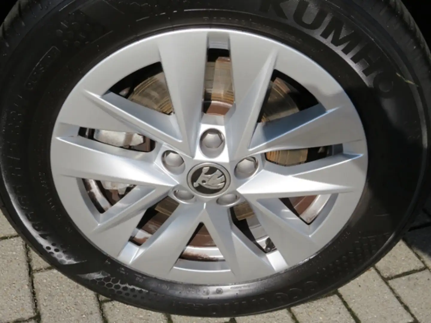 Skoda Fabia Style 1.0TSI 81kW PDC ACC LED beh. FS Naranja - 2
