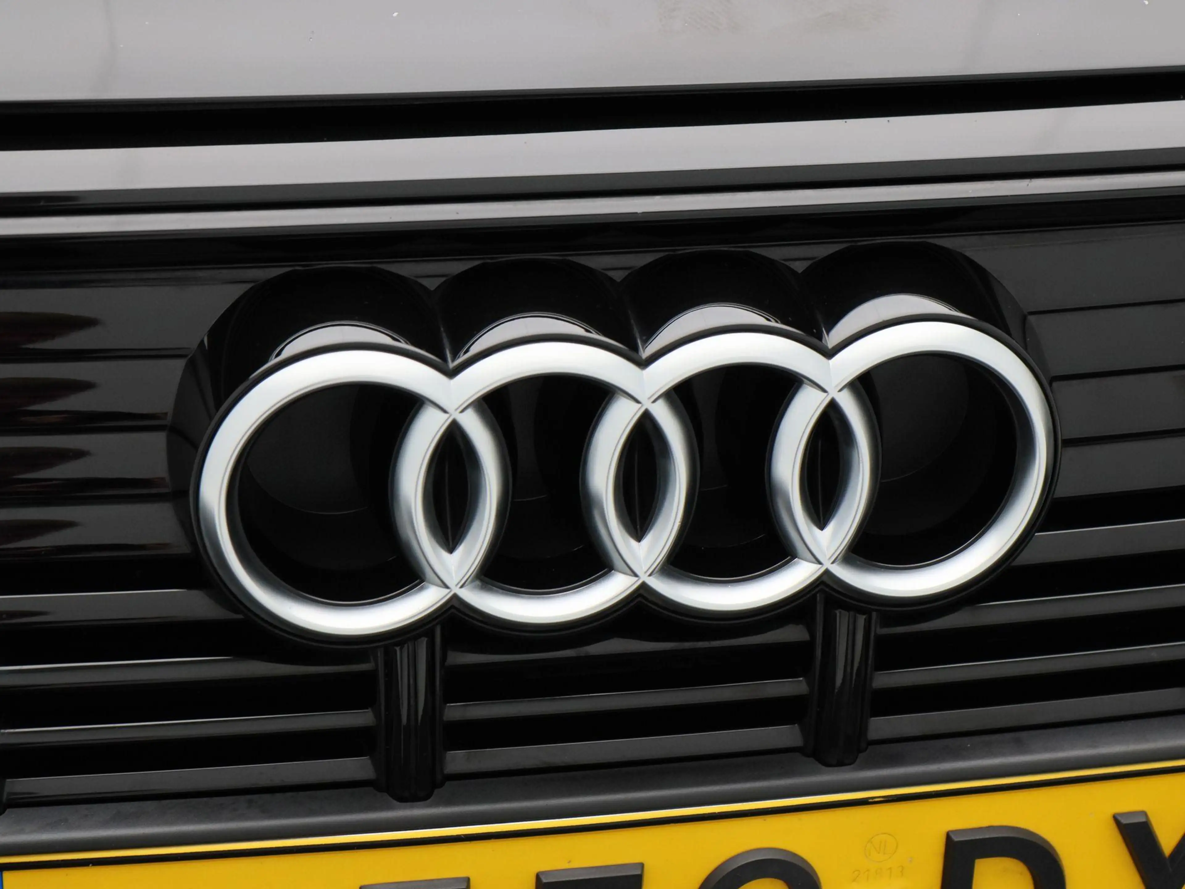 Audi e-tron 55 quattro S edition 95 kWh 408 Pk | Stoelverwarmi — photo 11