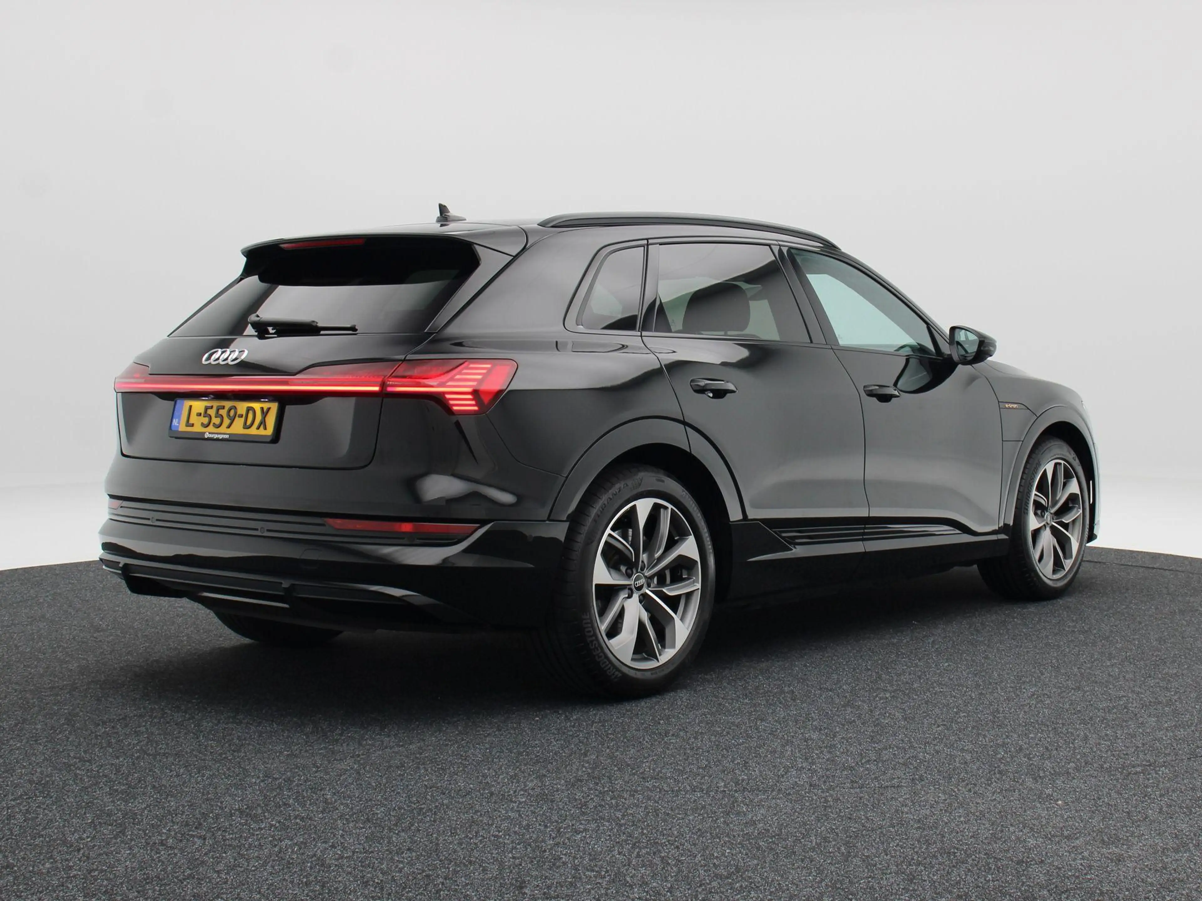 Audi e-tron 55 quattro S edition 95 kWh 408 Pk | Stoelverwarmi — photo 3