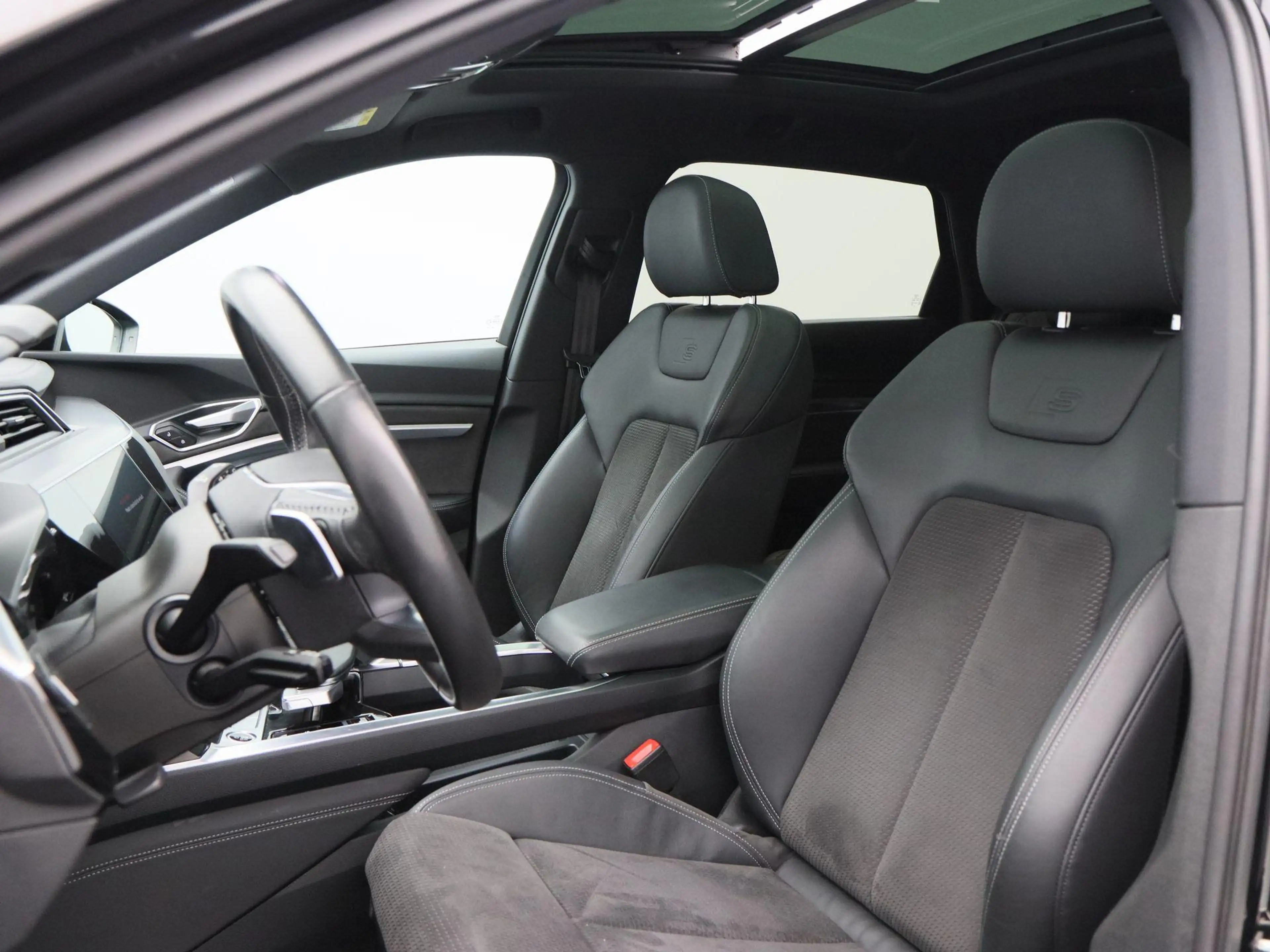 Audi e-tron 55 quattro S edition 95 kWh 408 Pk | Stoelverwarmi — photo 6