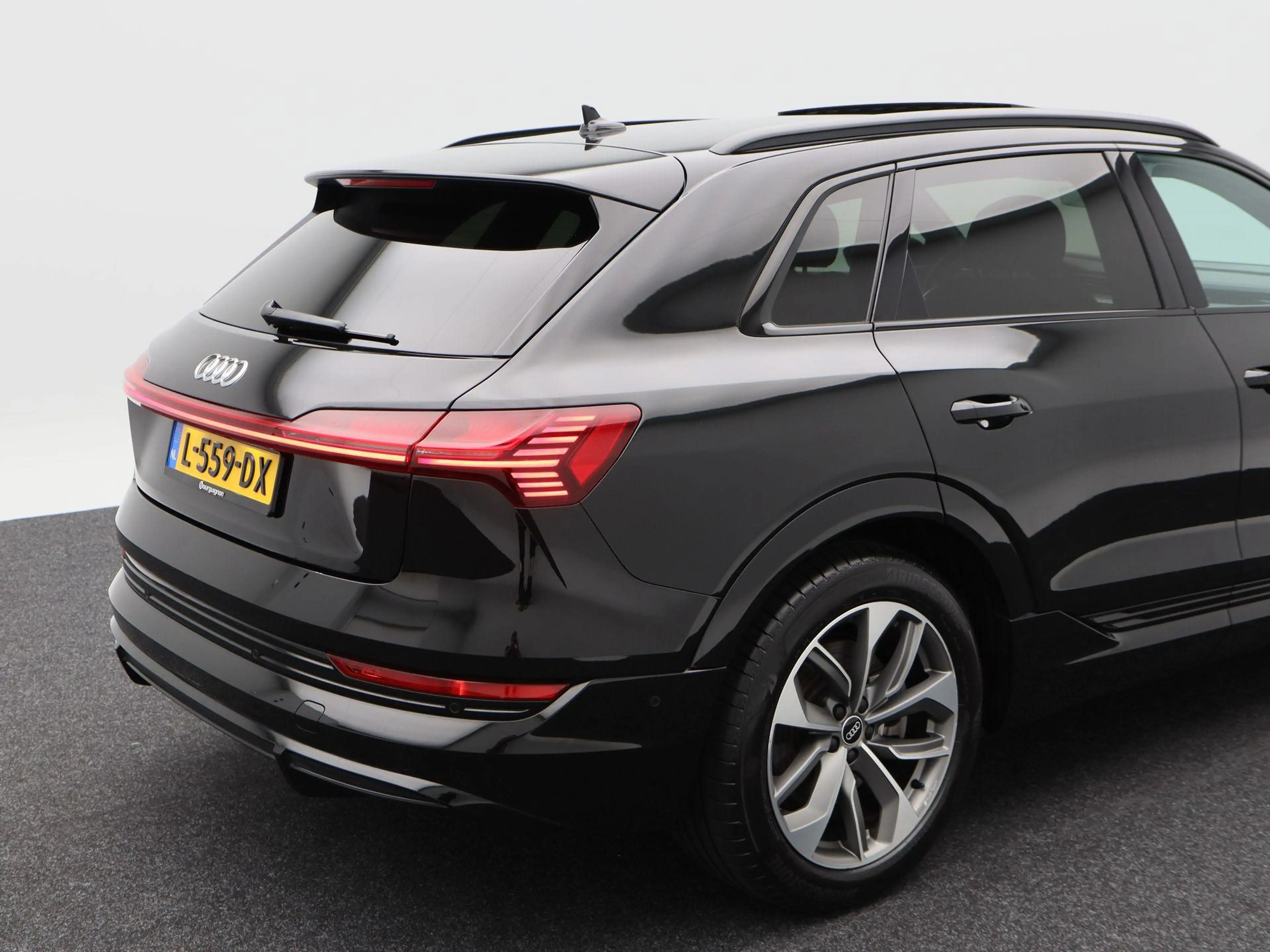 Audi e-tron 55 quattro S edition 95 kWh 408 Pk | Stoelverwarmi — photo 15