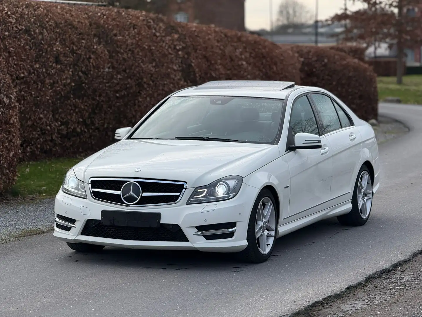 Mercedes-Benz C 250 C 250 CGI BlueEFFICIENCY Avantgarde Blanc - 1