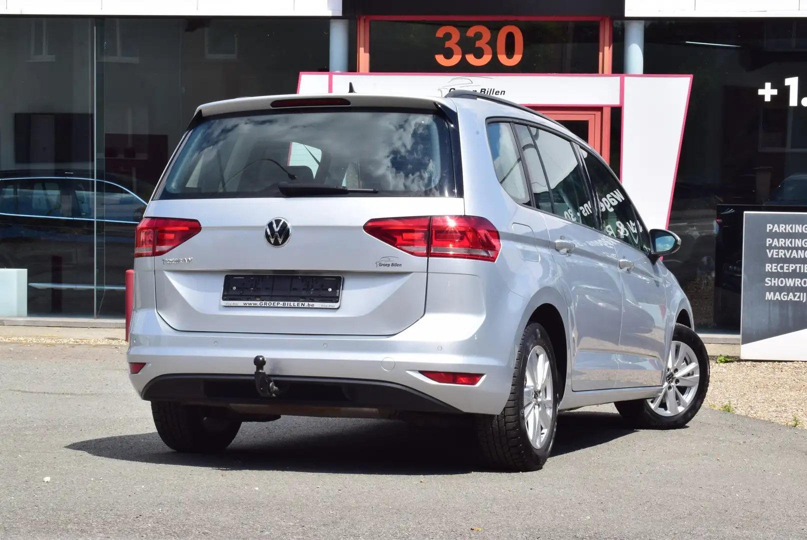 Volkswagen Touran 1.5TSi 7 PLAATSEN - NAVI - PDC v/a - TREKHAAK - 2