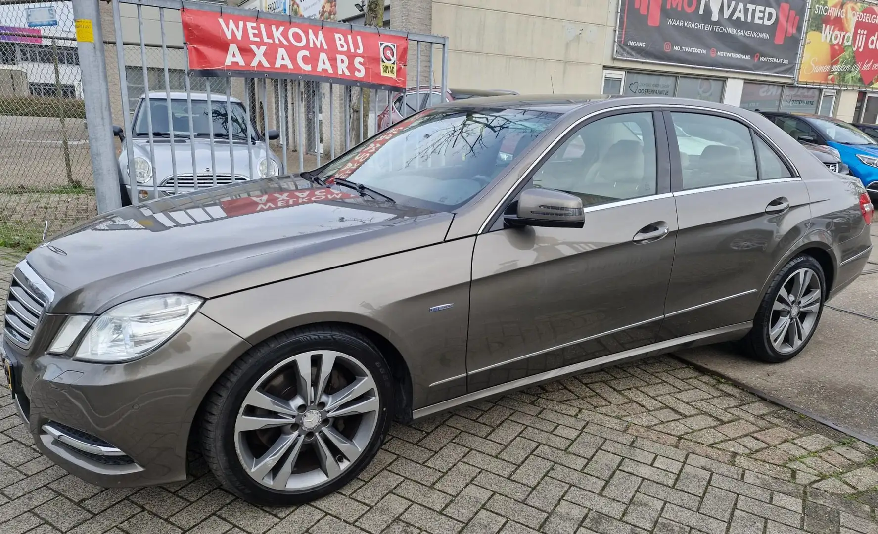 Mercedes-Benz E 300 CDI Avantgarde NETTE FRISSE AUTO ! MET NIEUWE APK Szürke - 2