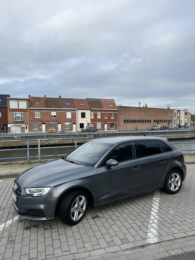 Audi A3 Sportback 30 TFSI Grijs - 2