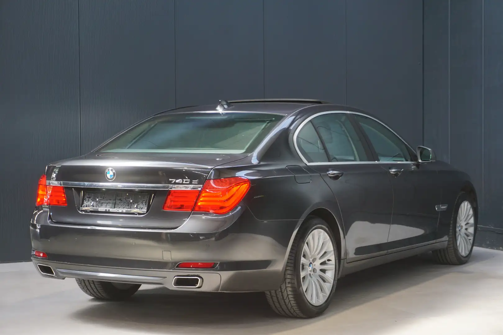 BMW 740 d Automaat- Nav- Open Dak- Xenon- HUD- Garantie! Grijs - 2