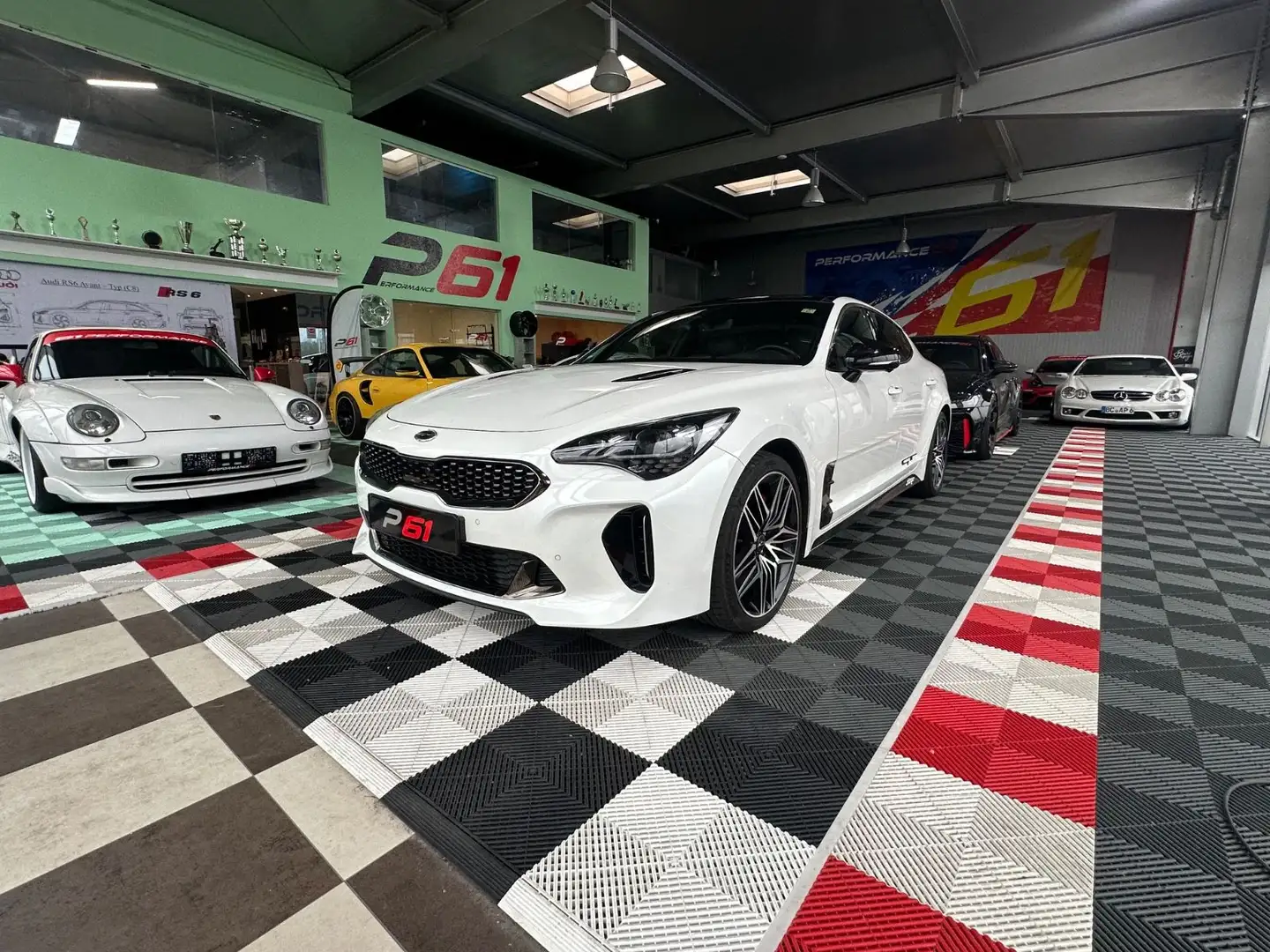 Kia Stinger GT 4WD Weiß - 1