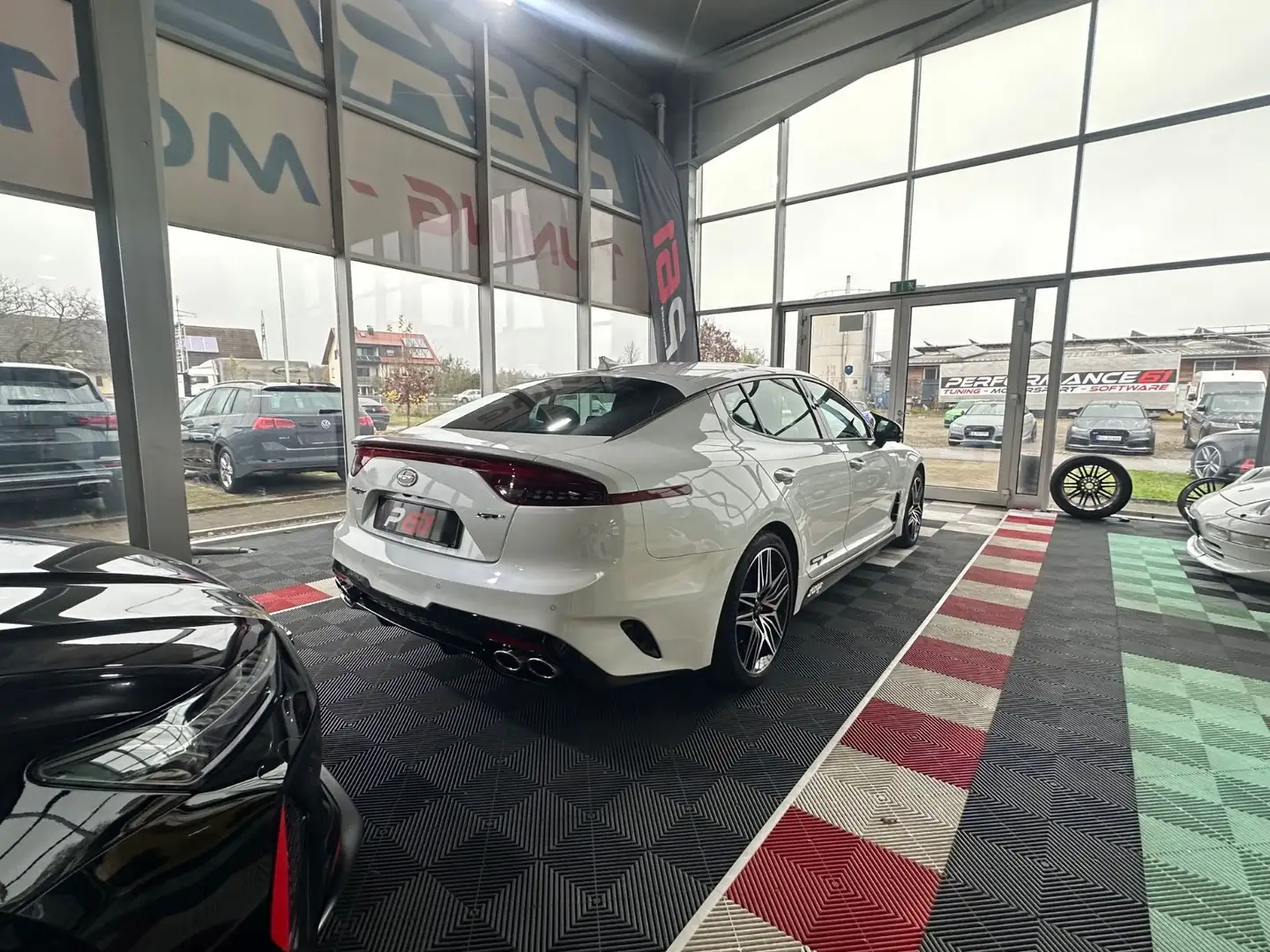 Kia Stinger GT 4WD Weiß - 2