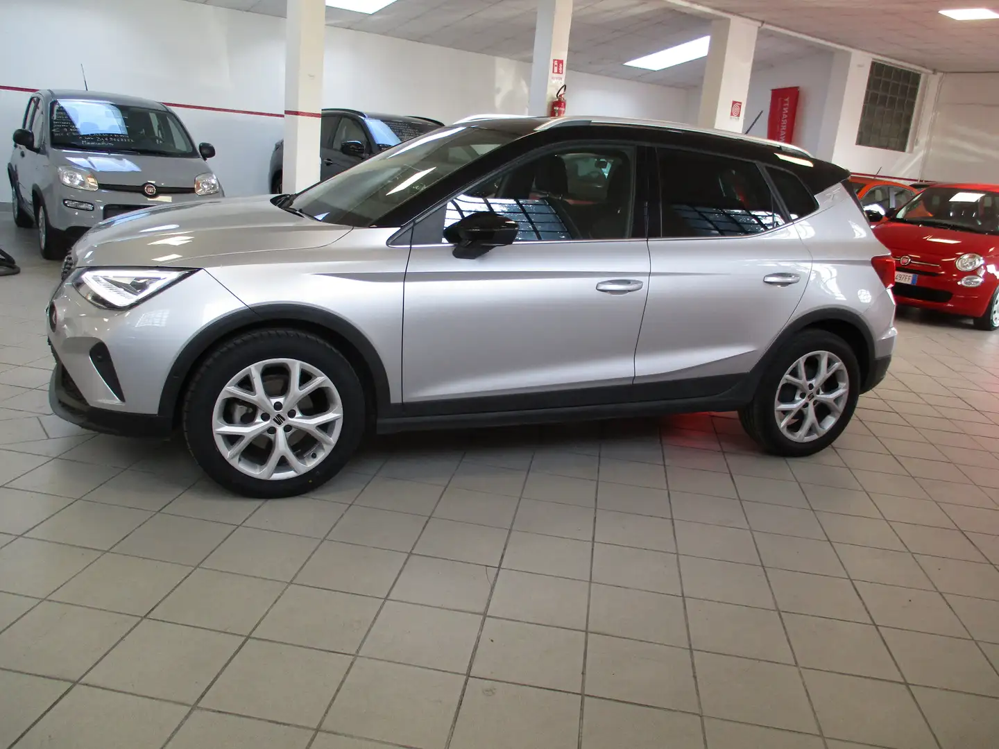 SEAT Arona 1.0 TGI FR (90CV) NATURAL/POWER-UNIPROPRIETARIO Argento - 2