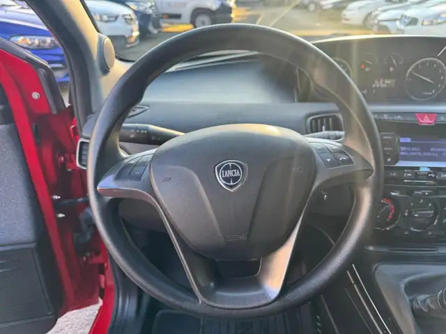 Lancia Ypsilon view 9