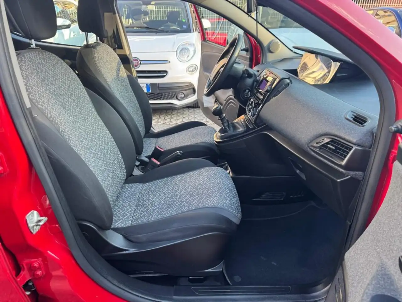 Lancia Ypsilon 2022 — фото 11