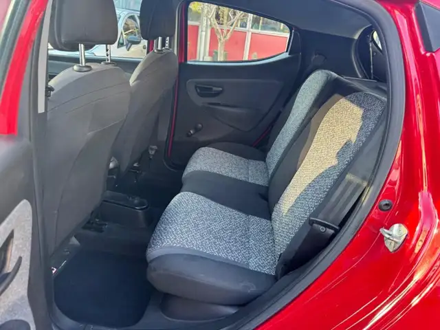 Lancia Ypsilon view 12