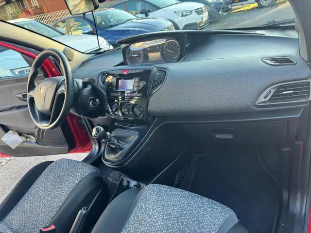 Lancia Ypsilon view 10