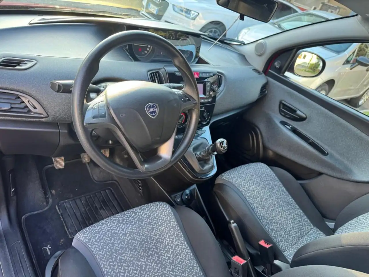 Lancia Ypsilon 2022 — фото 14