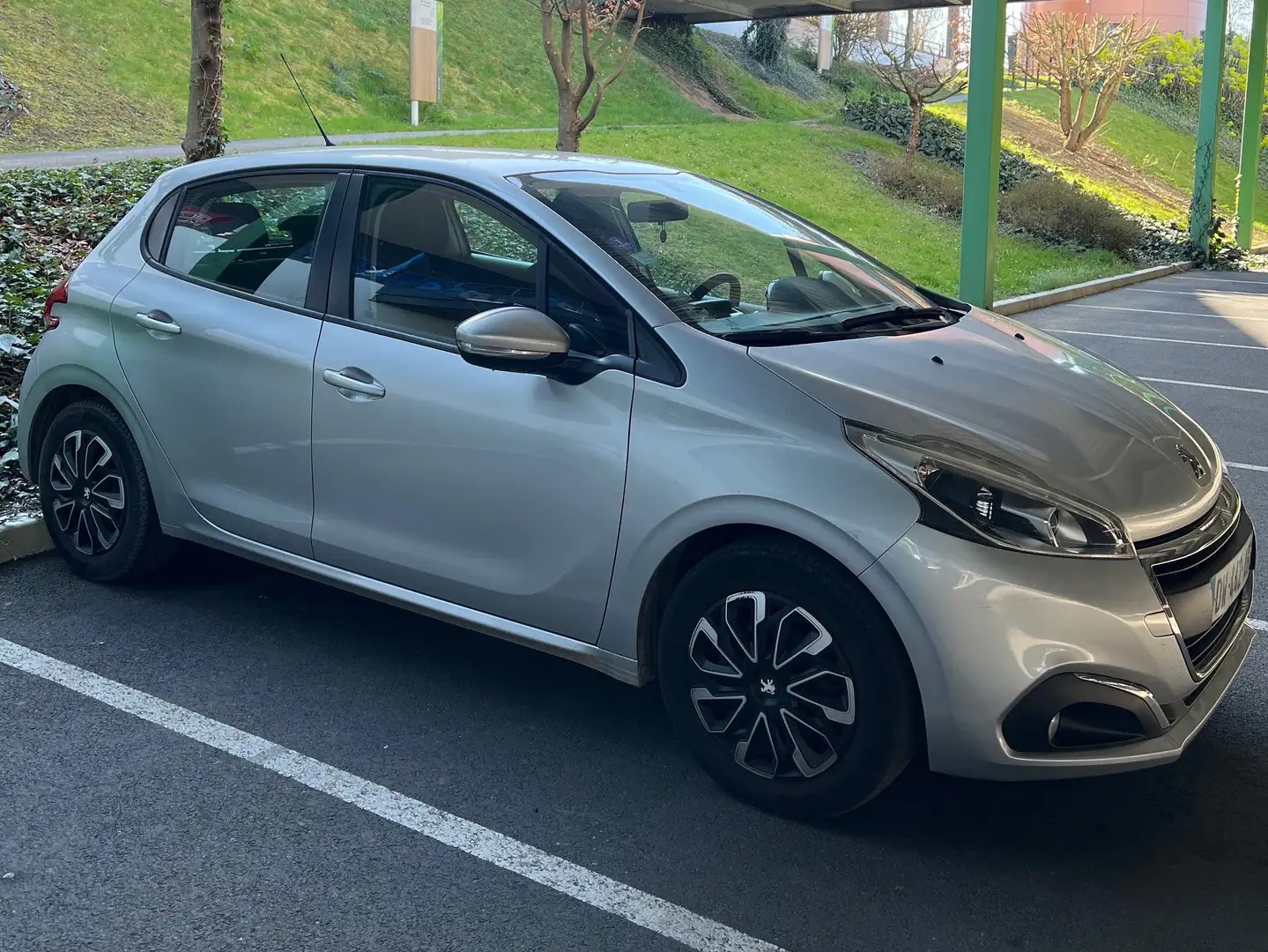 Peugeot 208 208+1.2+VTi+82ch+BVM5+Active Argent - 1