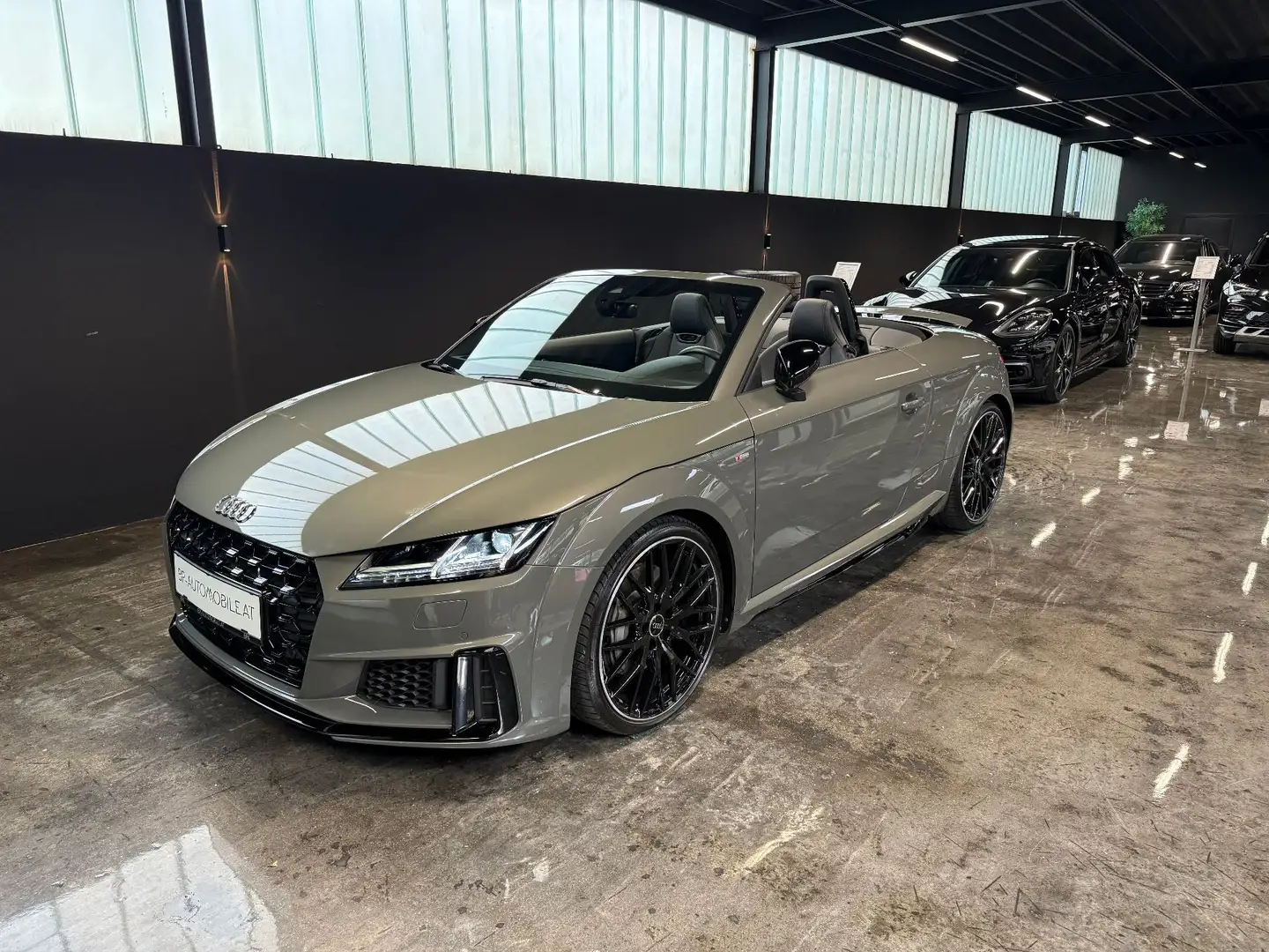 Audi TT Roadster 45 TFSI S-tronic // S-LINE // Grau - 1