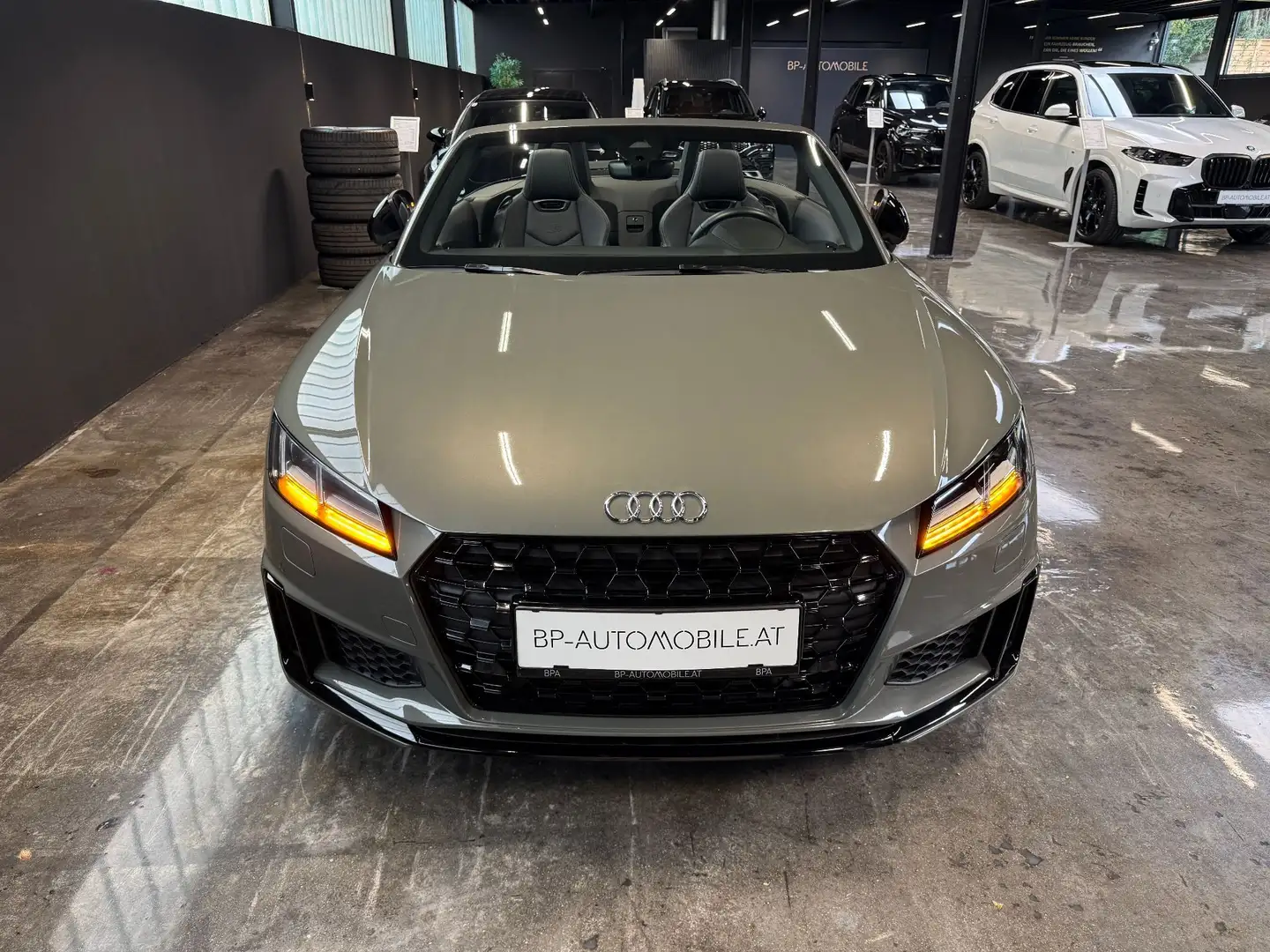 Audi TT Roadster 45 TFSI S-tronic // S-LINE // Grau - 2