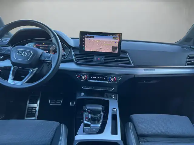 Audi Q5 view 8