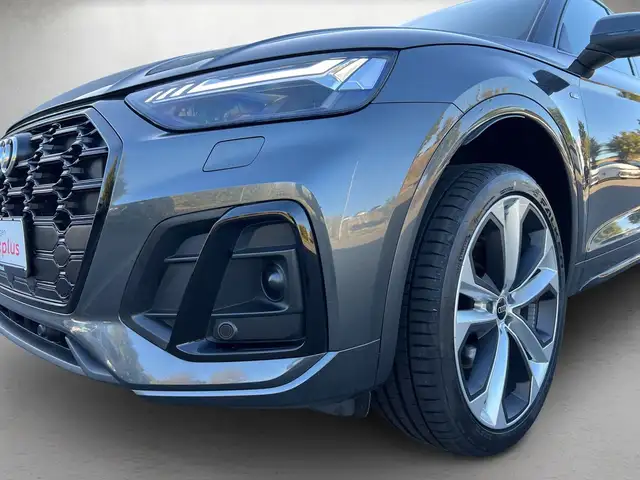 Audi Q5 view 4