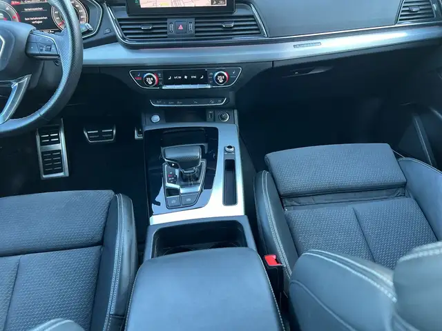 Audi Q5 view 9