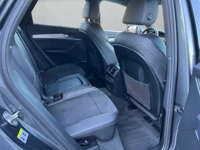 Audi Q5 view 12
